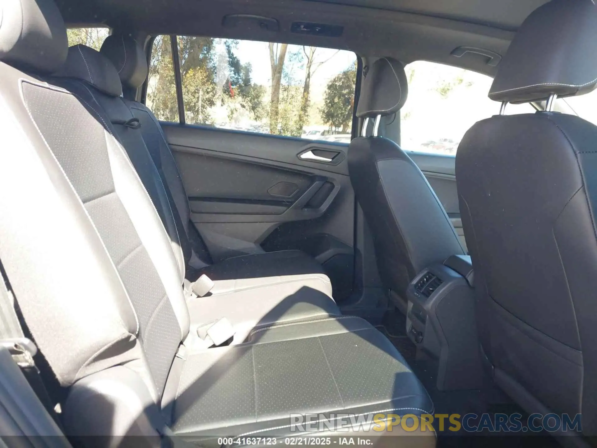 8 Photograph of a damaged car 3VV3B7AX9MM007822 VOLKSWAGEN TIGUAN 2021