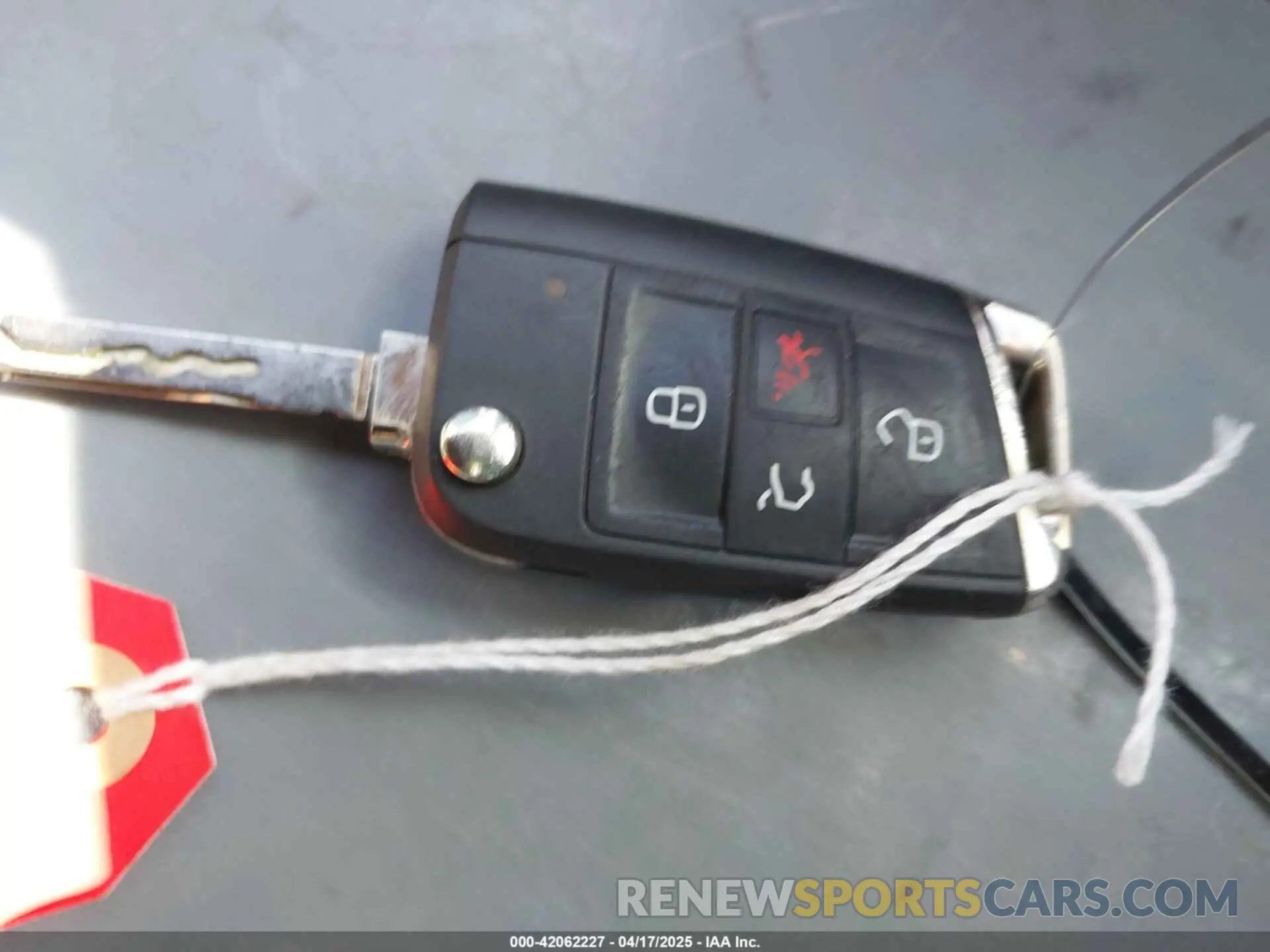 11 Photograph of a damaged car 3VV3B7AX9MM020165 VOLKSWAGEN TIGUAN 2021