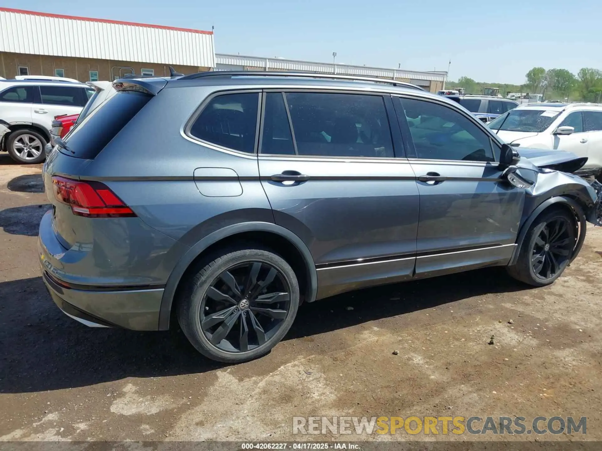13 Photograph of a damaged car 3VV3B7AX9MM020165 VOLKSWAGEN TIGUAN 2021