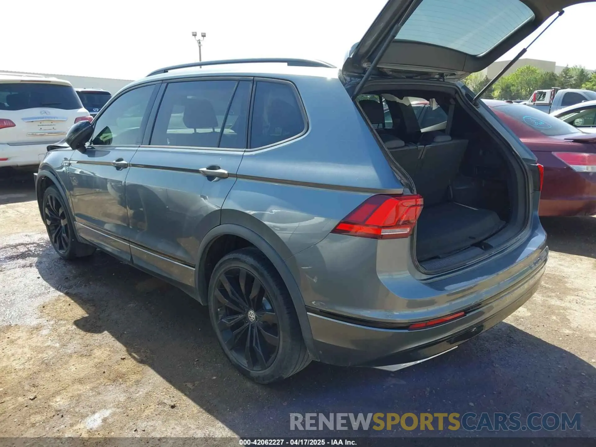 3 Photograph of a damaged car 3VV3B7AX9MM020165 VOLKSWAGEN TIGUAN 2021
