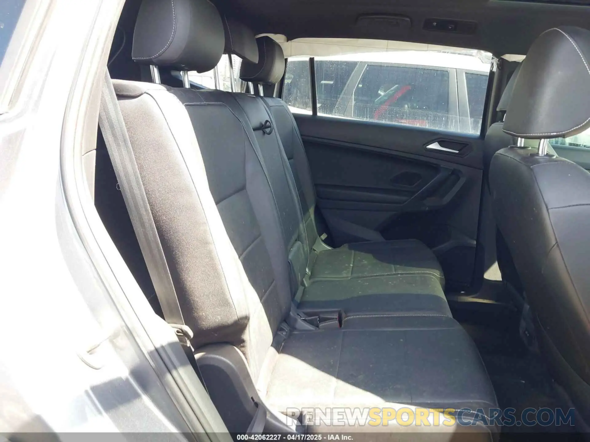 8 Photograph of a damaged car 3VV3B7AX9MM020165 VOLKSWAGEN TIGUAN 2021