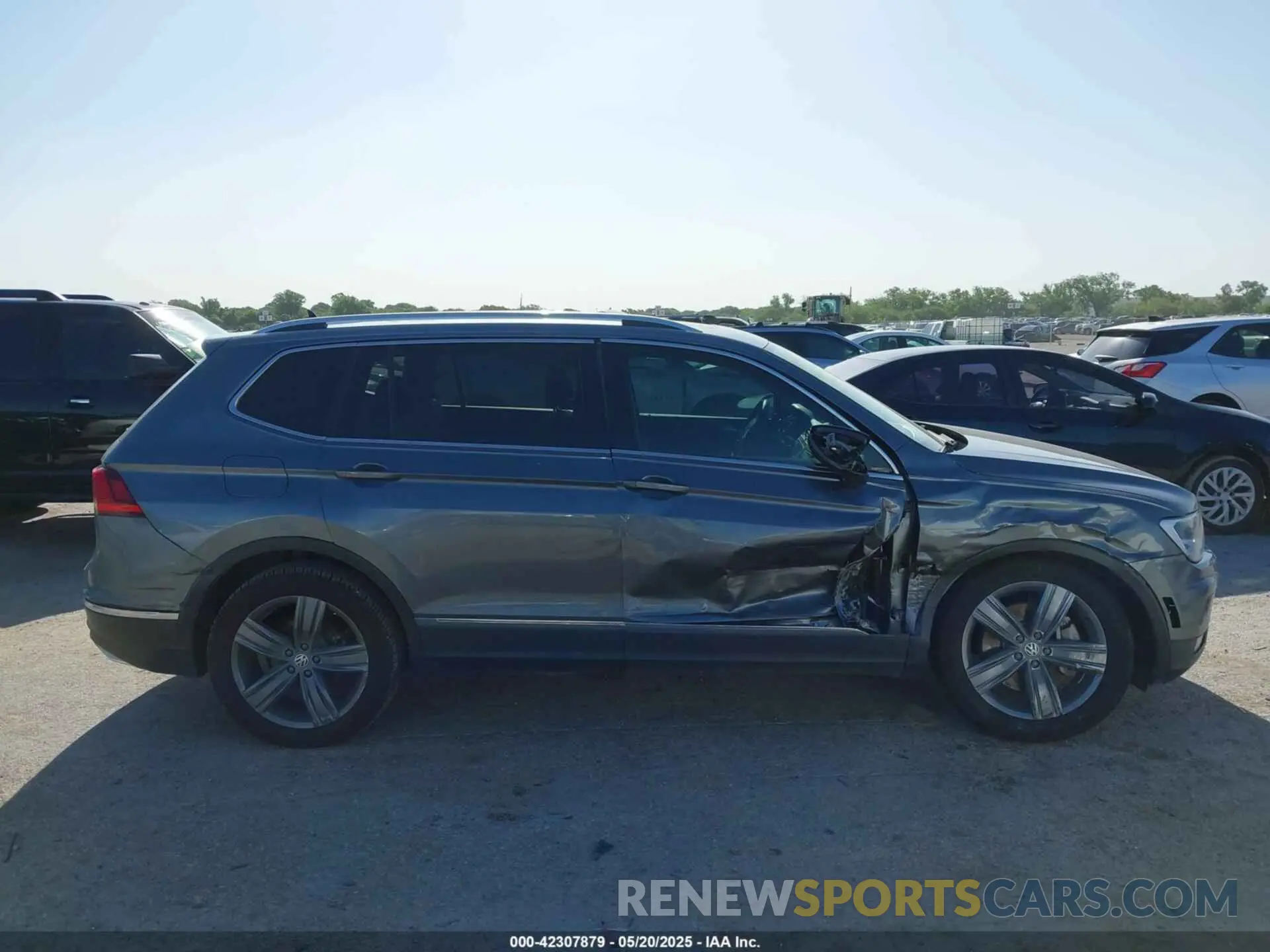 13 Photograph of a damaged car 3VV3B7AX9MM024121 VOLKSWAGEN TIGUAN 2021
