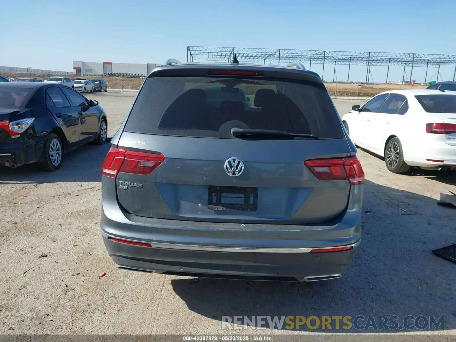 16 Photograph of a damaged car 3VV3B7AX9MM024121 VOLKSWAGEN TIGUAN 2021