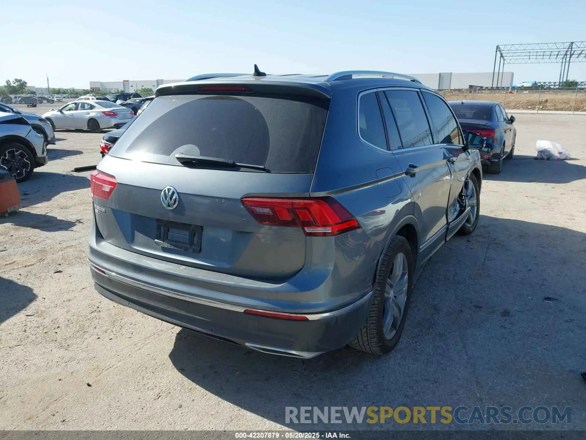 4 Photograph of a damaged car 3VV3B7AX9MM024121 VOLKSWAGEN TIGUAN 2021