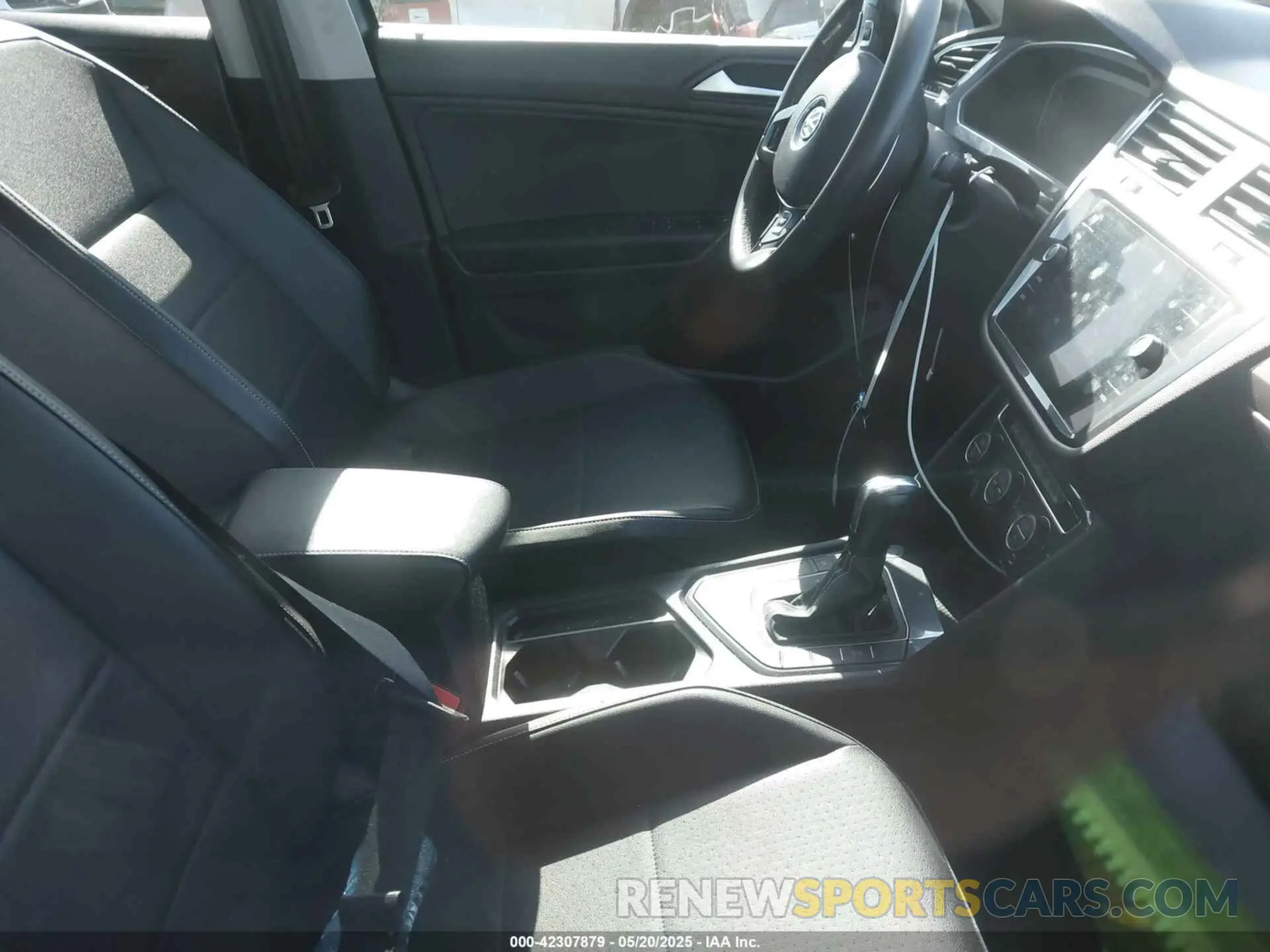 5 Photograph of a damaged car 3VV3B7AX9MM024121 VOLKSWAGEN TIGUAN 2021