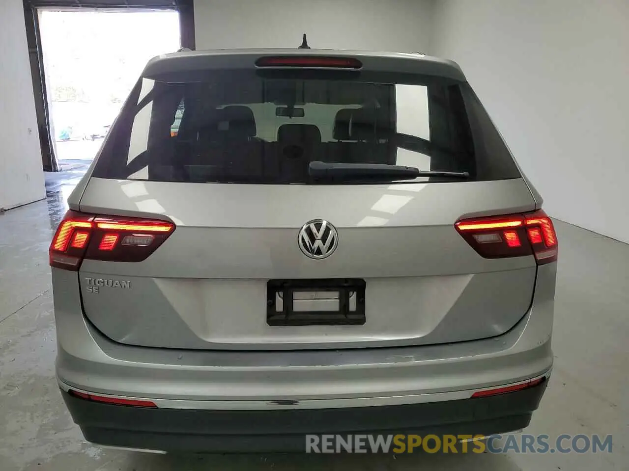 6 Photograph of a damaged car 3VV3B7AX9MM078843 VOLKSWAGEN TIGUAN 2021