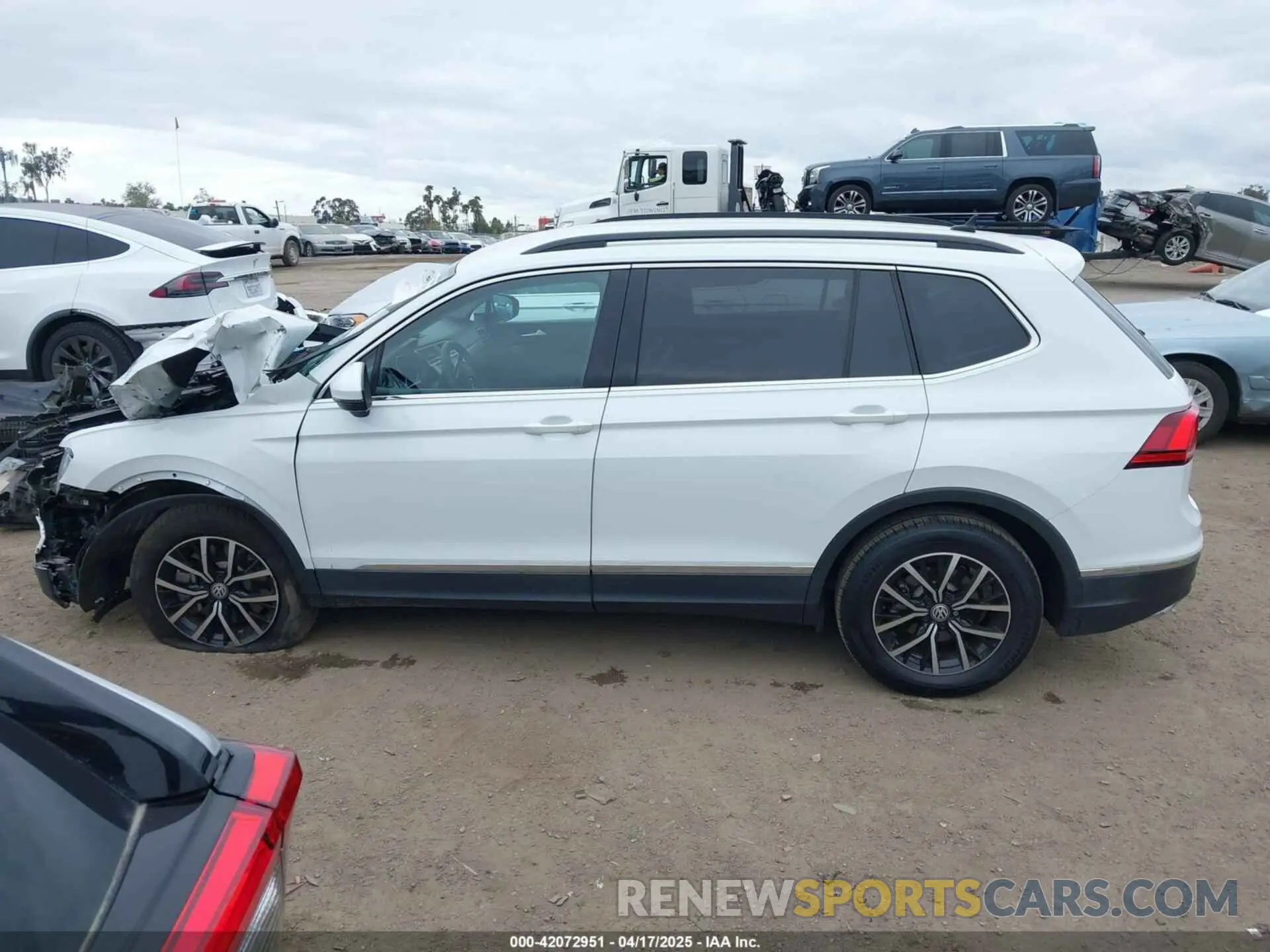 14 Photograph of a damaged car 3VV3B7AX9MM091043 VOLKSWAGEN TIGUAN 2021