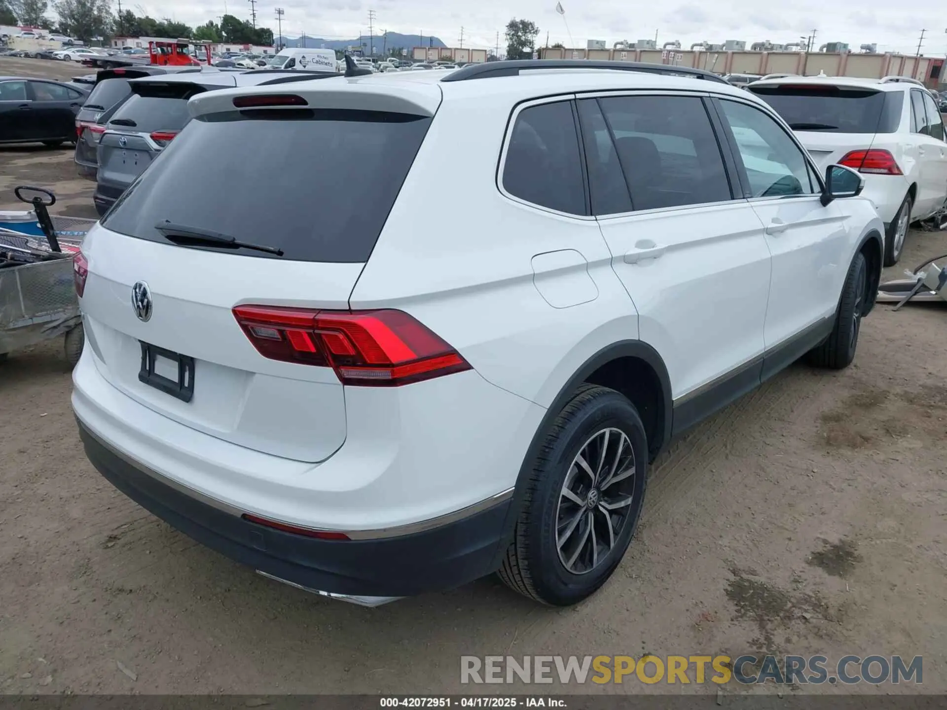 4 Photograph of a damaged car 3VV3B7AX9MM091043 VOLKSWAGEN TIGUAN 2021