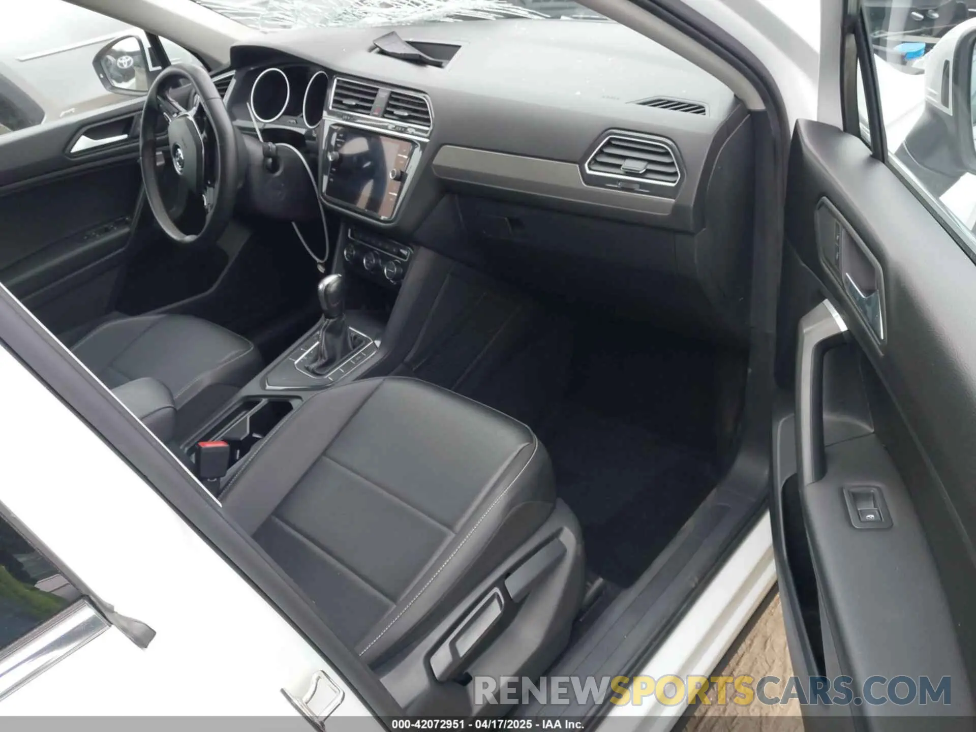 5 Photograph of a damaged car 3VV3B7AX9MM091043 VOLKSWAGEN TIGUAN 2021