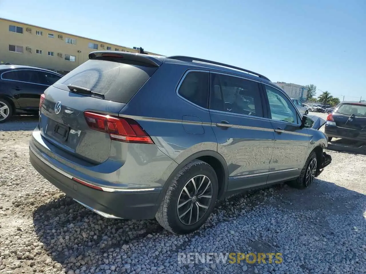 3 Photograph of a damaged car 3VV3B7AXXMM005822 VOLKSWAGEN TIGUAN 2021