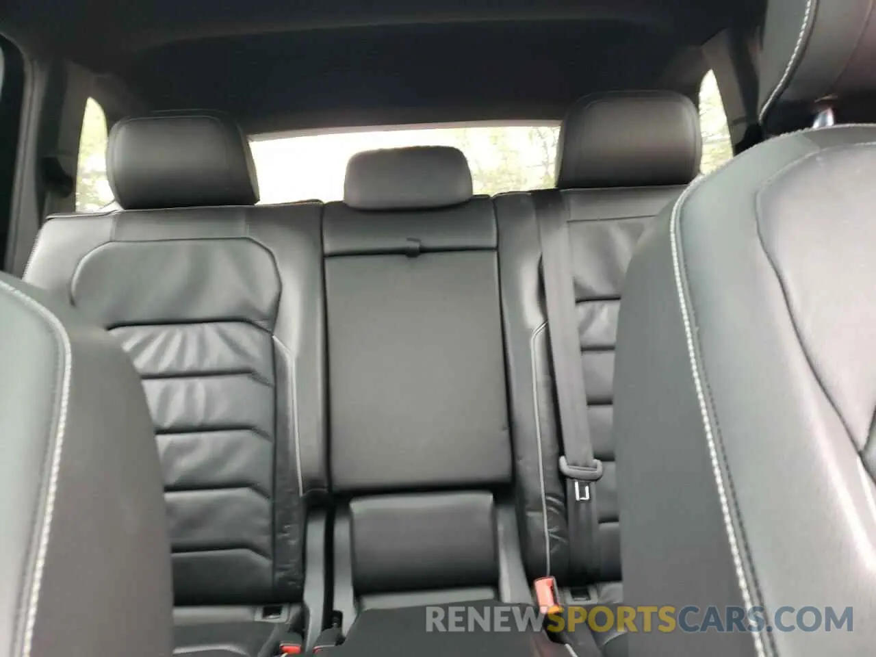 10 Photograph of a damaged car 3VV4B7AX2MM129930 VOLKSWAGEN TIGUAN 2021