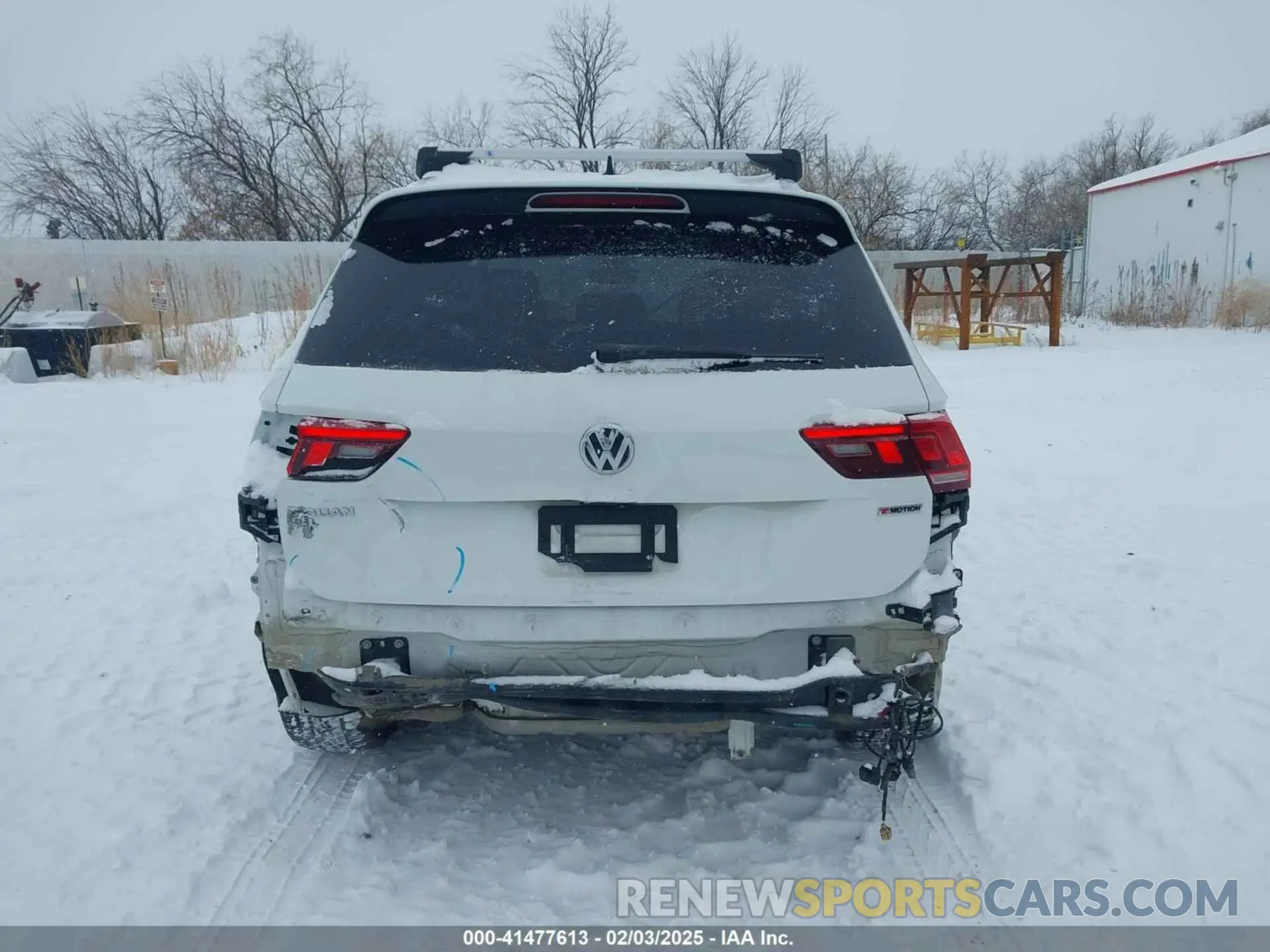 17 Photograph of a damaged car 3VV4B7AX3MM153105 VOLKSWAGEN TIGUAN 2021