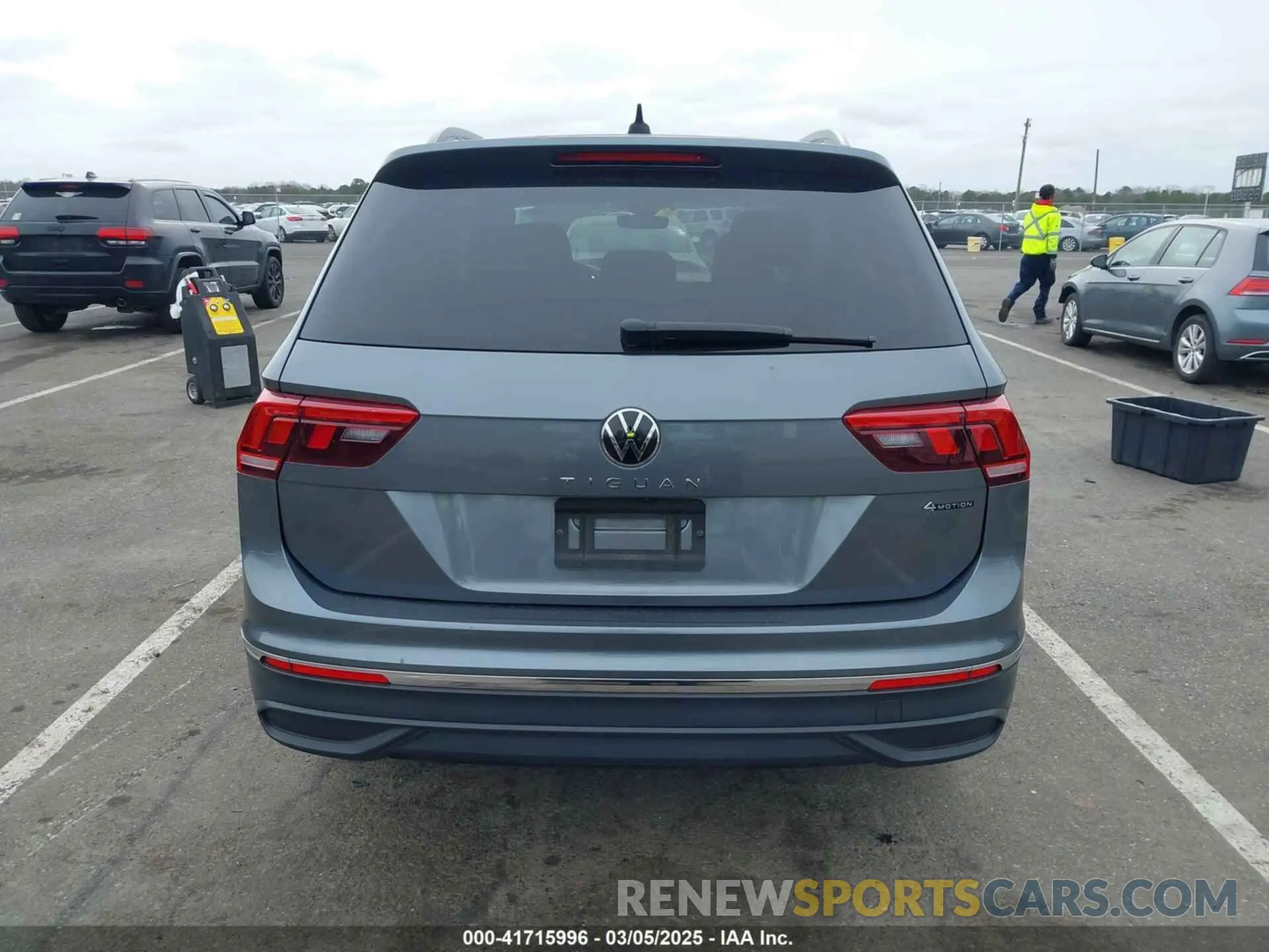 16 Photograph of a damaged car 3VV0B7AX1NM042942 VOLKSWAGEN TIGUAN 2022