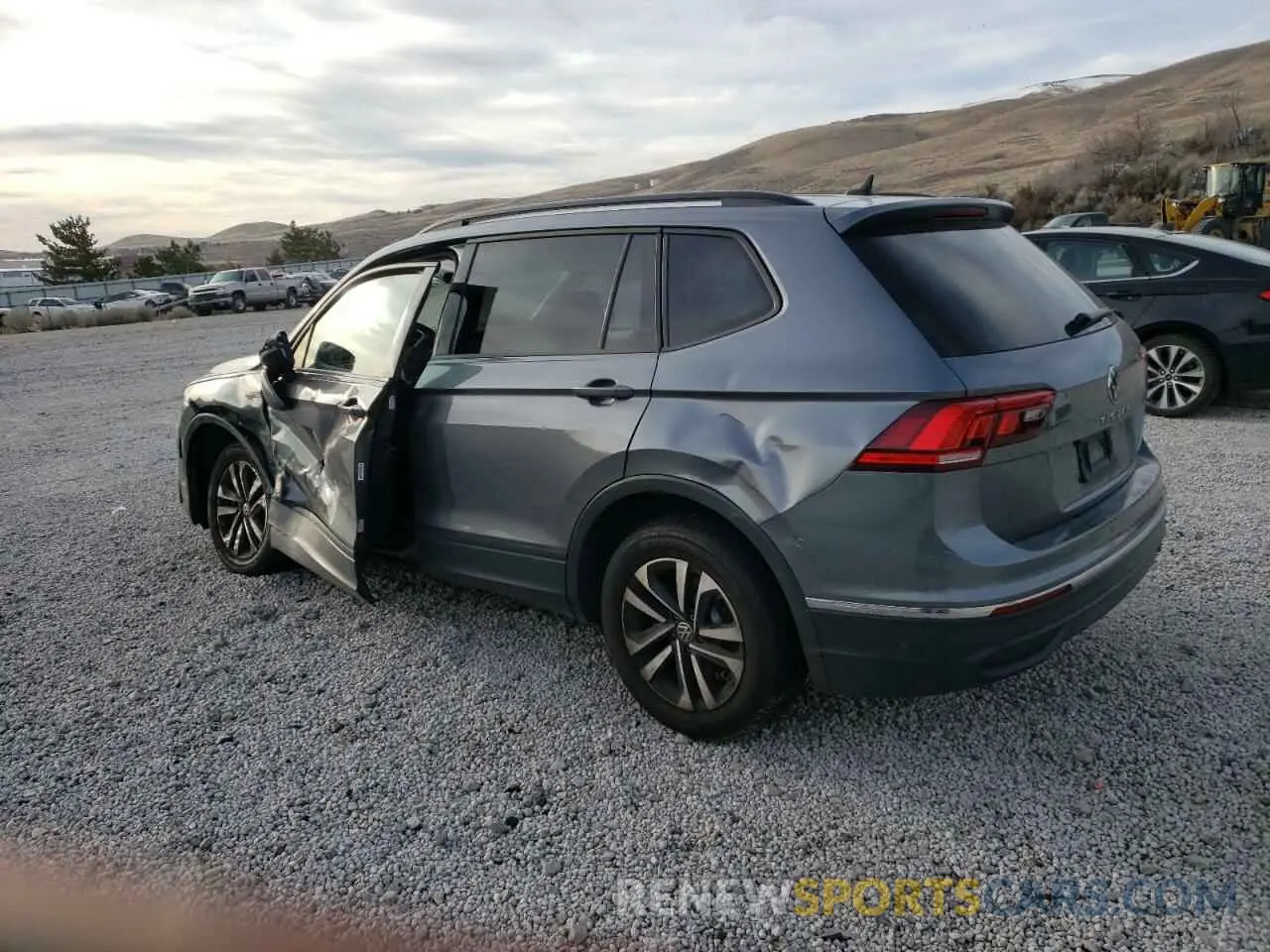 2 Photograph of a damaged car 3VV0B7AX2NM038768 VOLKSWAGEN TIGUAN 2022