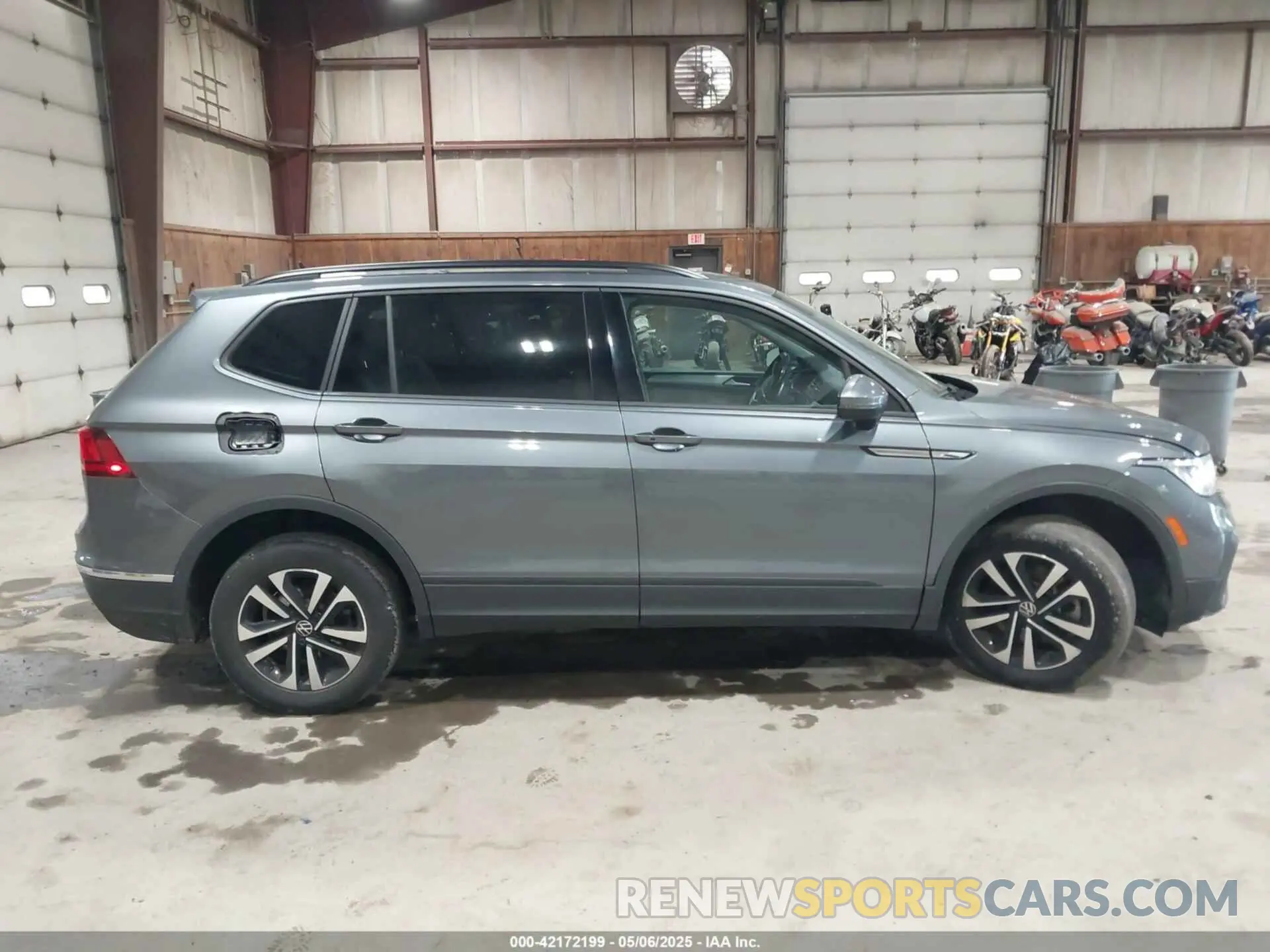 13 Photograph of a damaged car 3VV0B7AX2NM042934 VOLKSWAGEN TIGUAN 2022