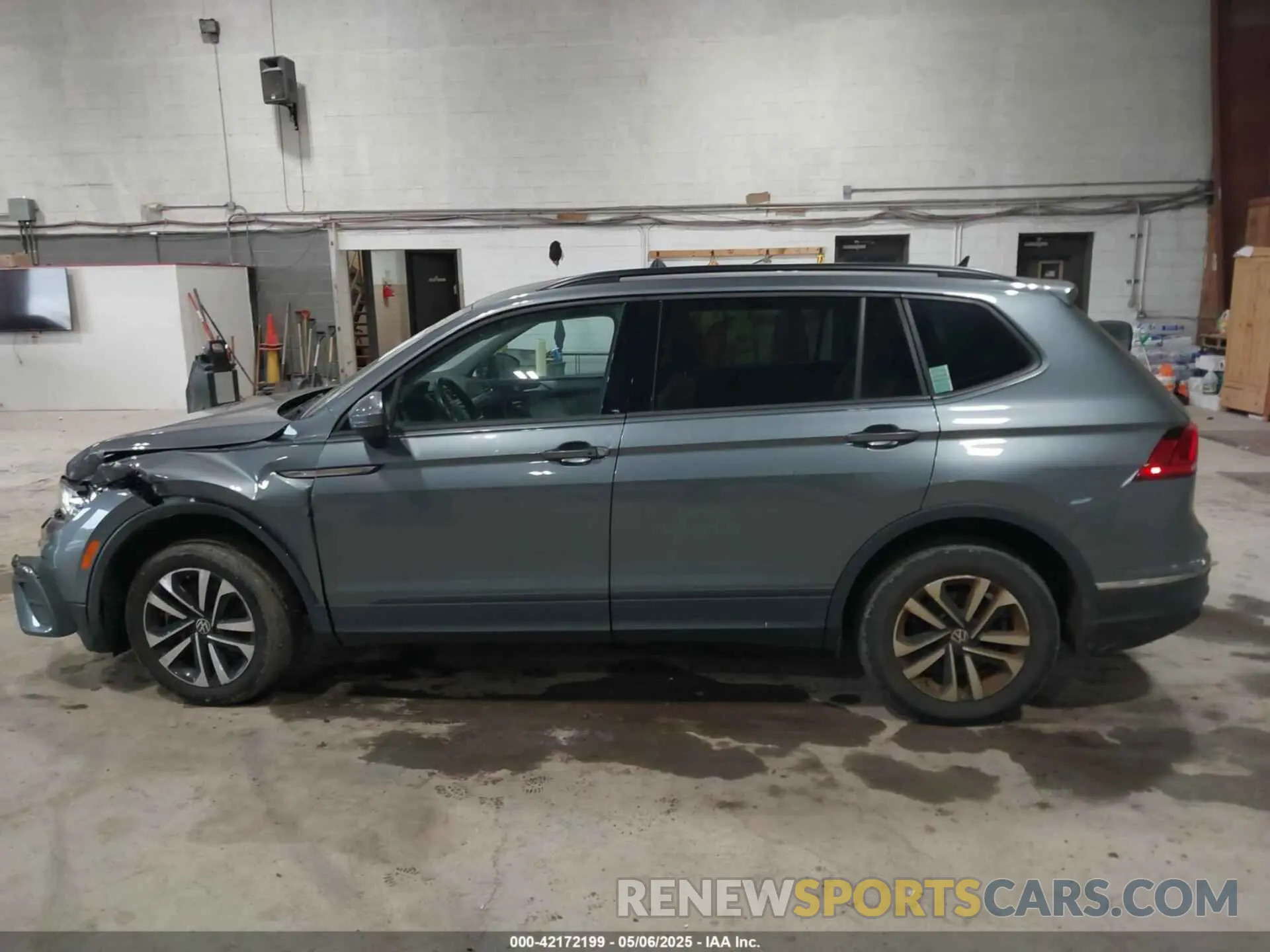 14 Photograph of a damaged car 3VV0B7AX2NM042934 VOLKSWAGEN TIGUAN 2022