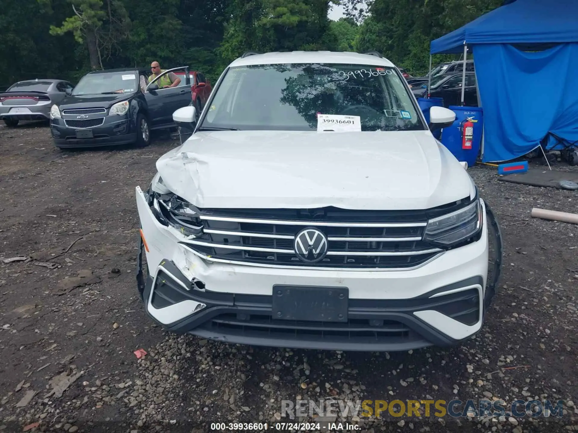 12 Photograph of a damaged car 3VV0B7AX2NM080597 VOLKSWAGEN TIGUAN 2022