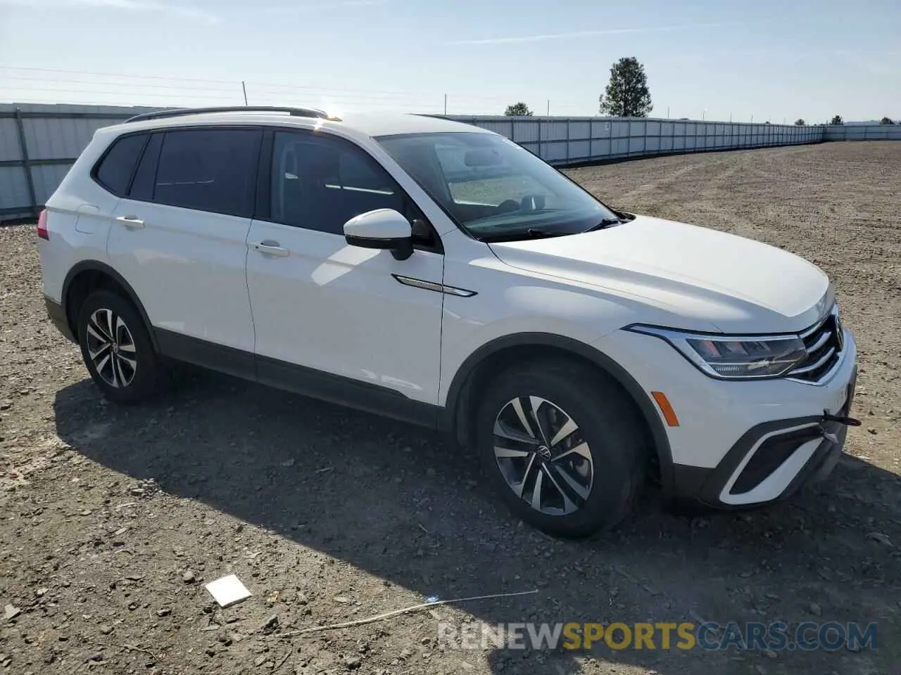 4 Photograph of a damaged car 3VV0B7AX5NM117724 VOLKSWAGEN TIGUAN 2022