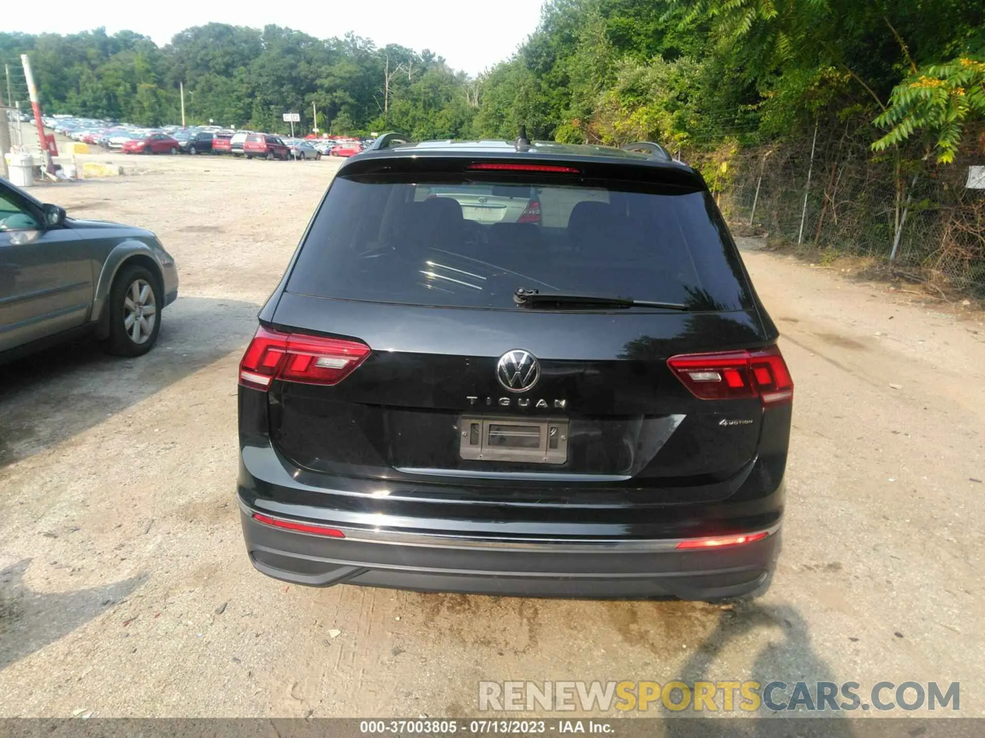 17 Photograph of a damaged car 3VV0B7AX7NM108555 VOLKSWAGEN TIGUAN 2022