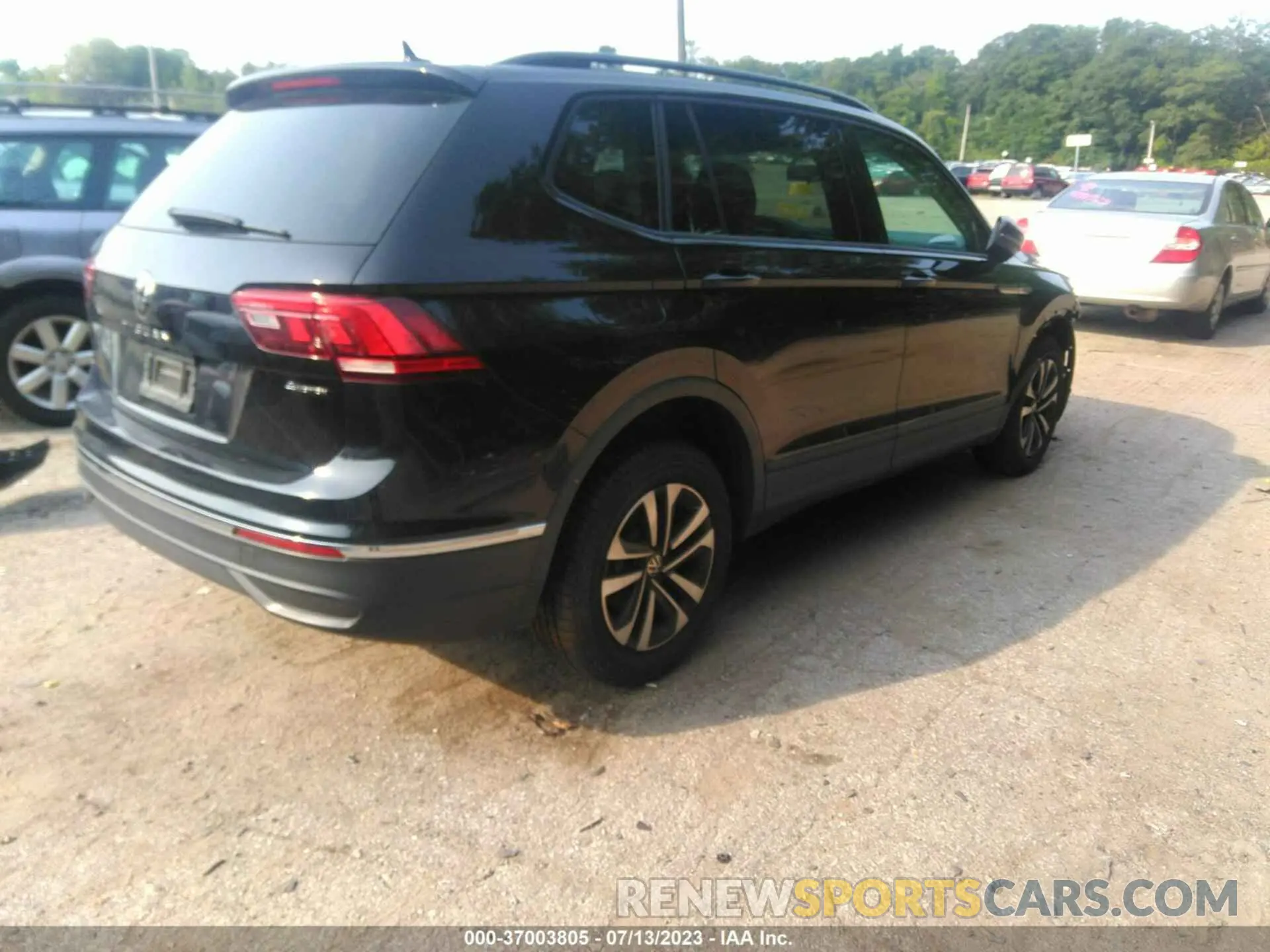 4 Photograph of a damaged car 3VV0B7AX7NM108555 VOLKSWAGEN TIGUAN 2022