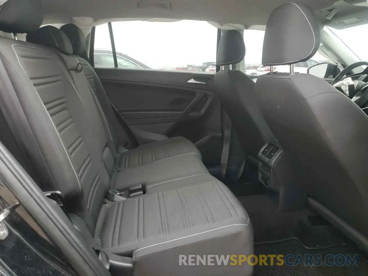 10 Photograph of a damaged car 3VV0B7AX9NM058029 VOLKSWAGEN TIGUAN 2022
