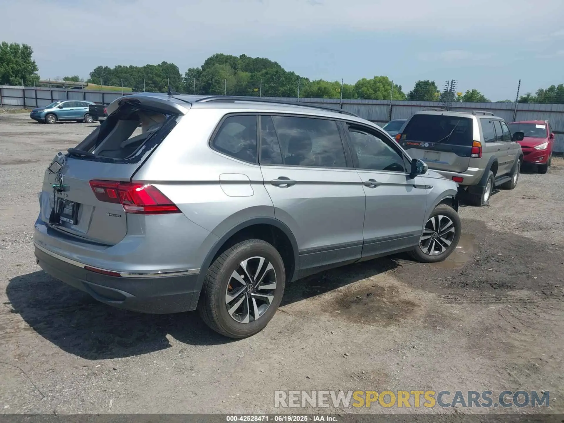 4 Photograph of a damaged car 3VV0B7AXXNM080962 VOLKSWAGEN TIGUAN 2022