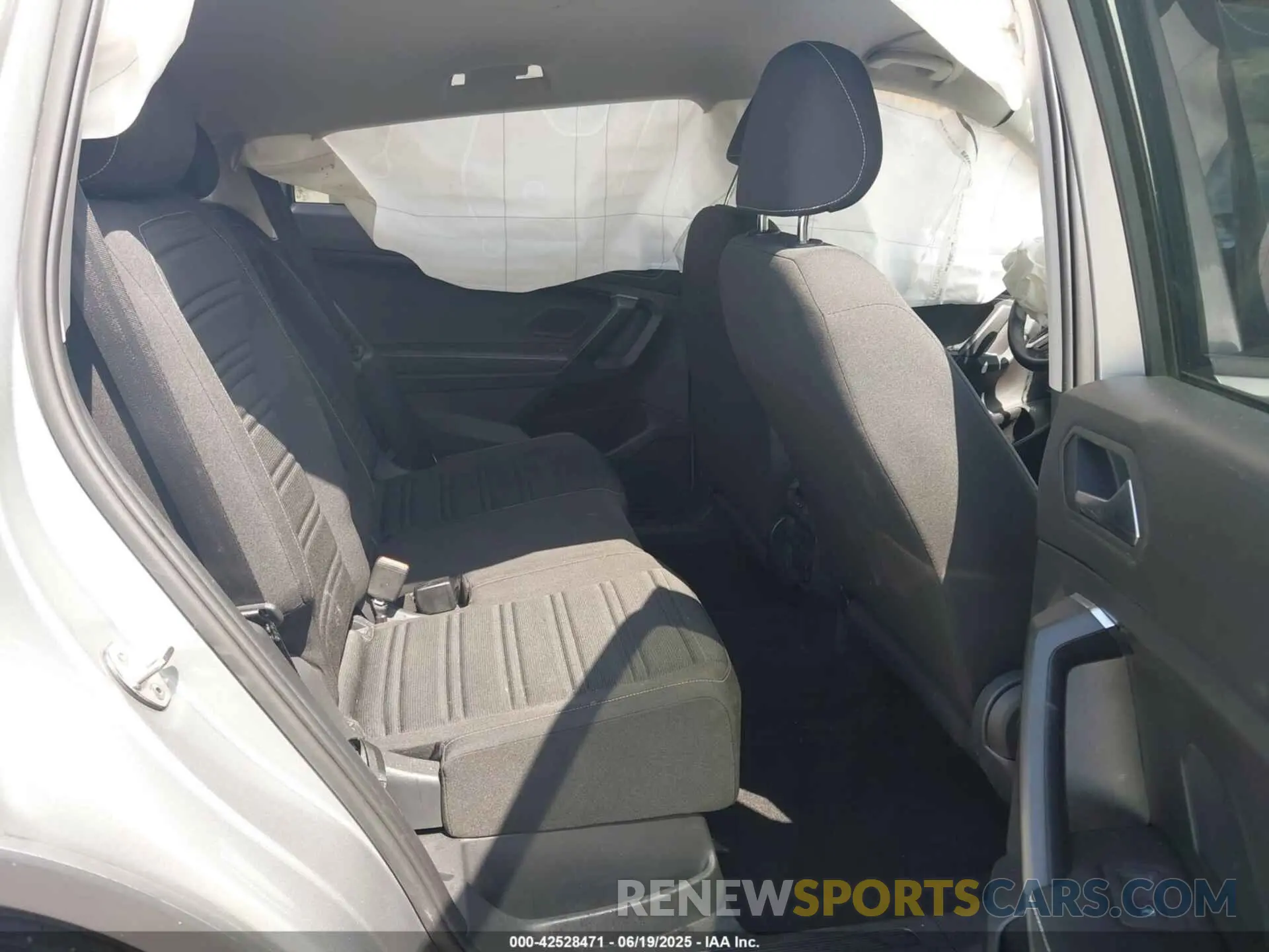 8 Photograph of a damaged car 3VV0B7AXXNM080962 VOLKSWAGEN TIGUAN 2022