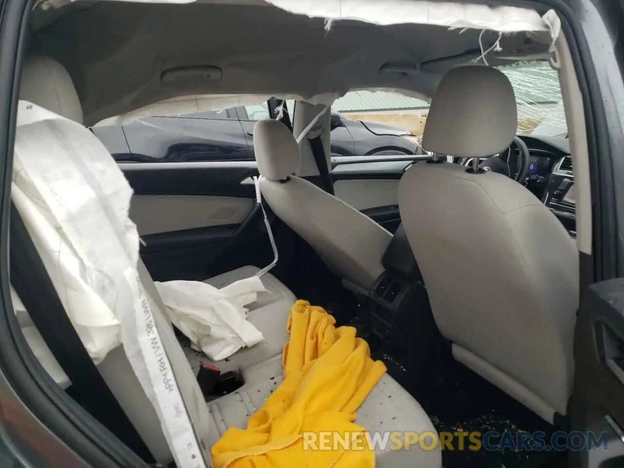 11 Photograph of a damaged car 3VV1B7AX0NM131082 VOLKSWAGEN TIGUAN 2022