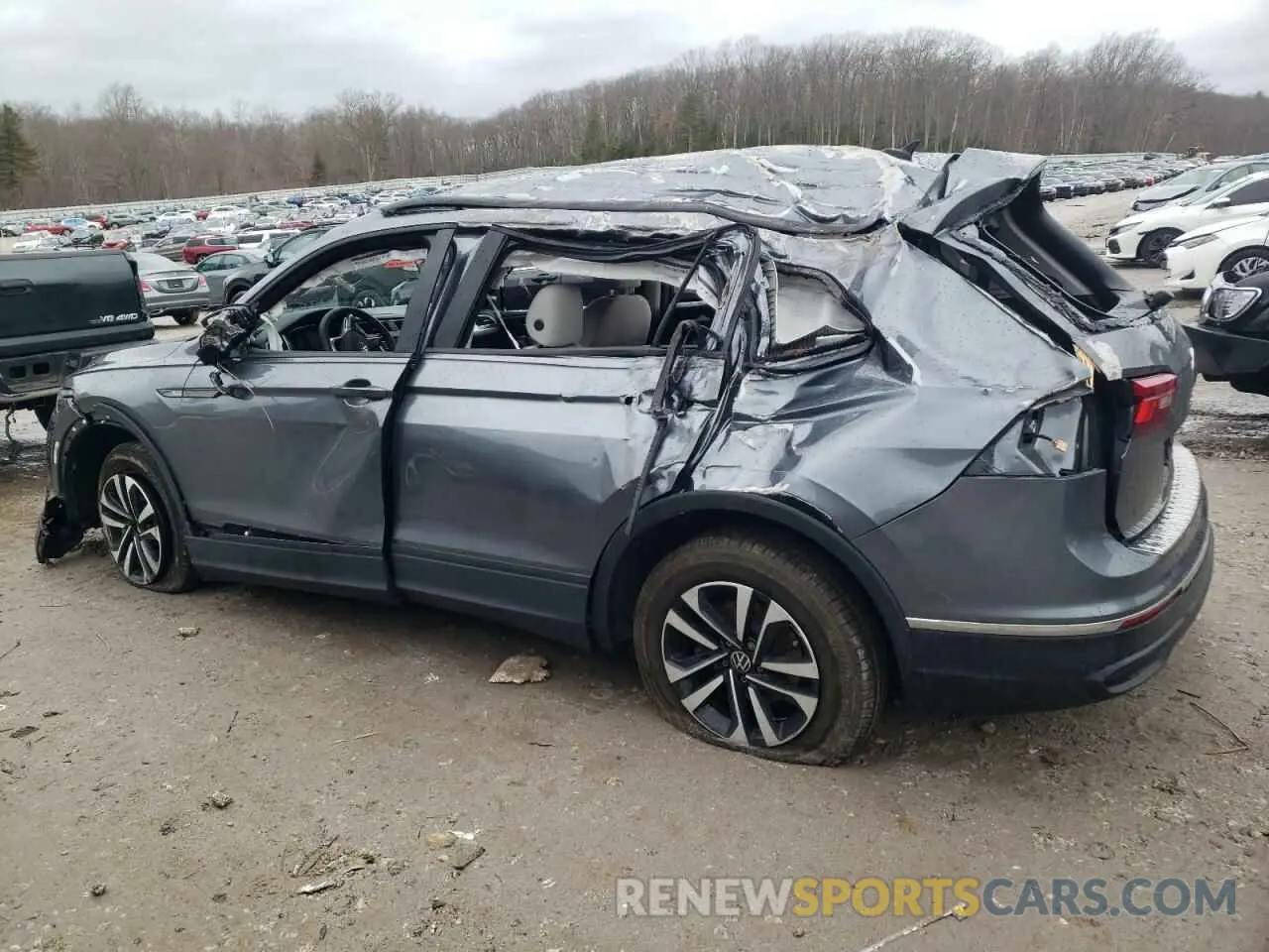 2 Photograph of a damaged car 3VV1B7AX0NM131082 VOLKSWAGEN TIGUAN 2022