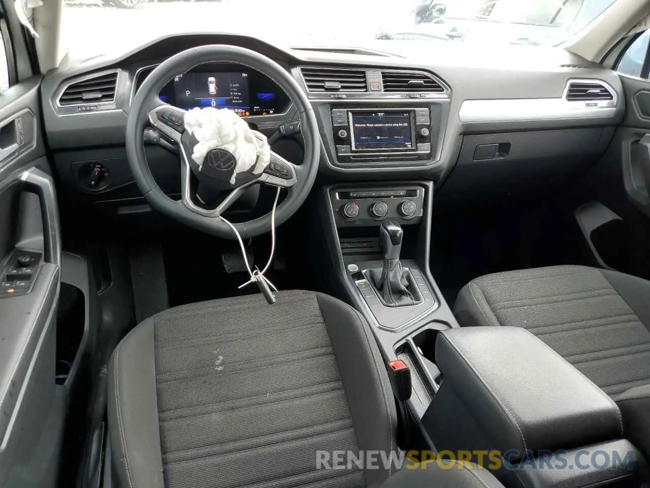 8 Photograph of a damaged car 3VV1B7AX4NM014962 VOLKSWAGEN TIGUAN 2022
