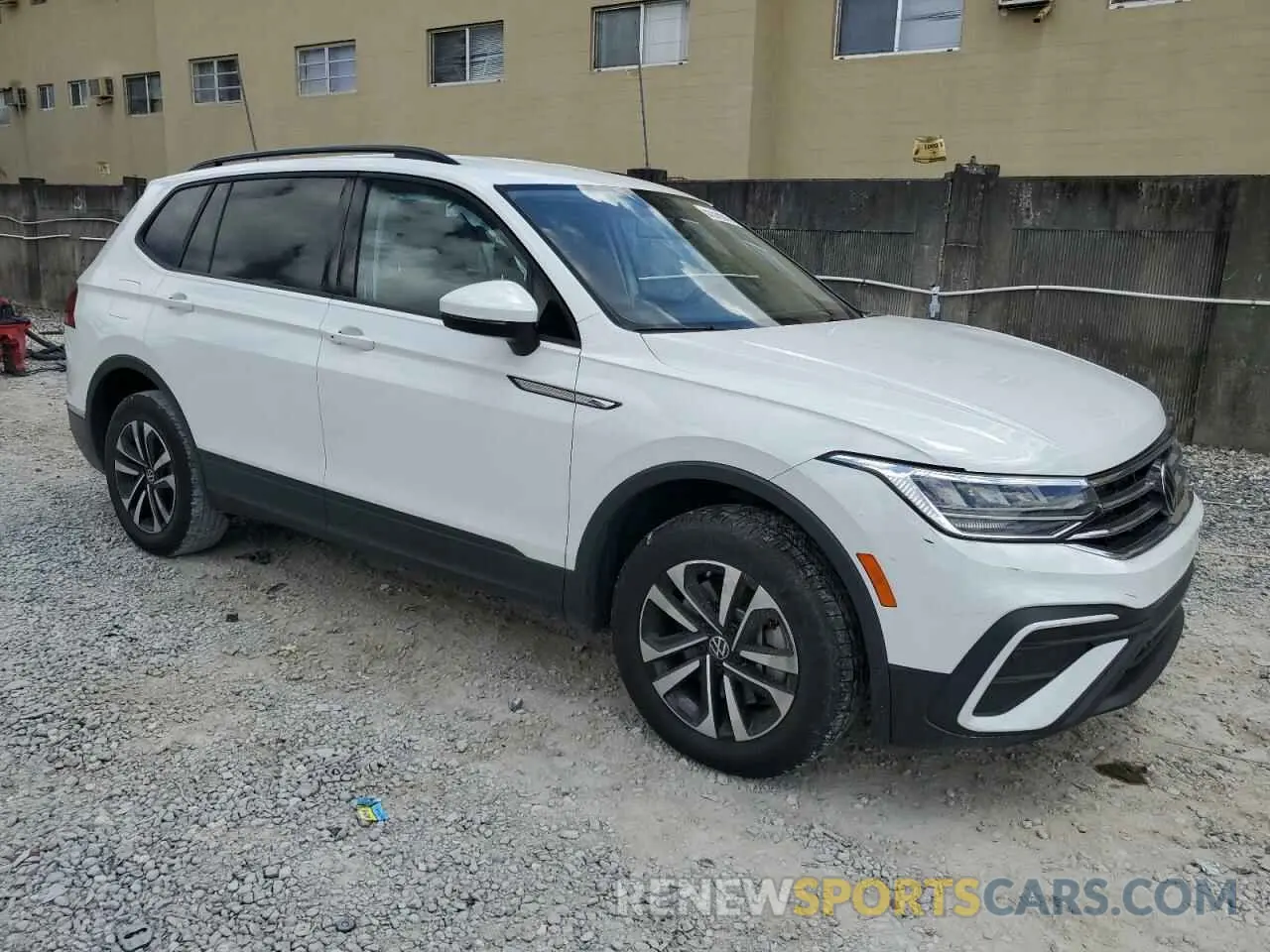 4 Photograph of a damaged car 3VV1B7AX5NM143020 VOLKSWAGEN TIGUAN 2022