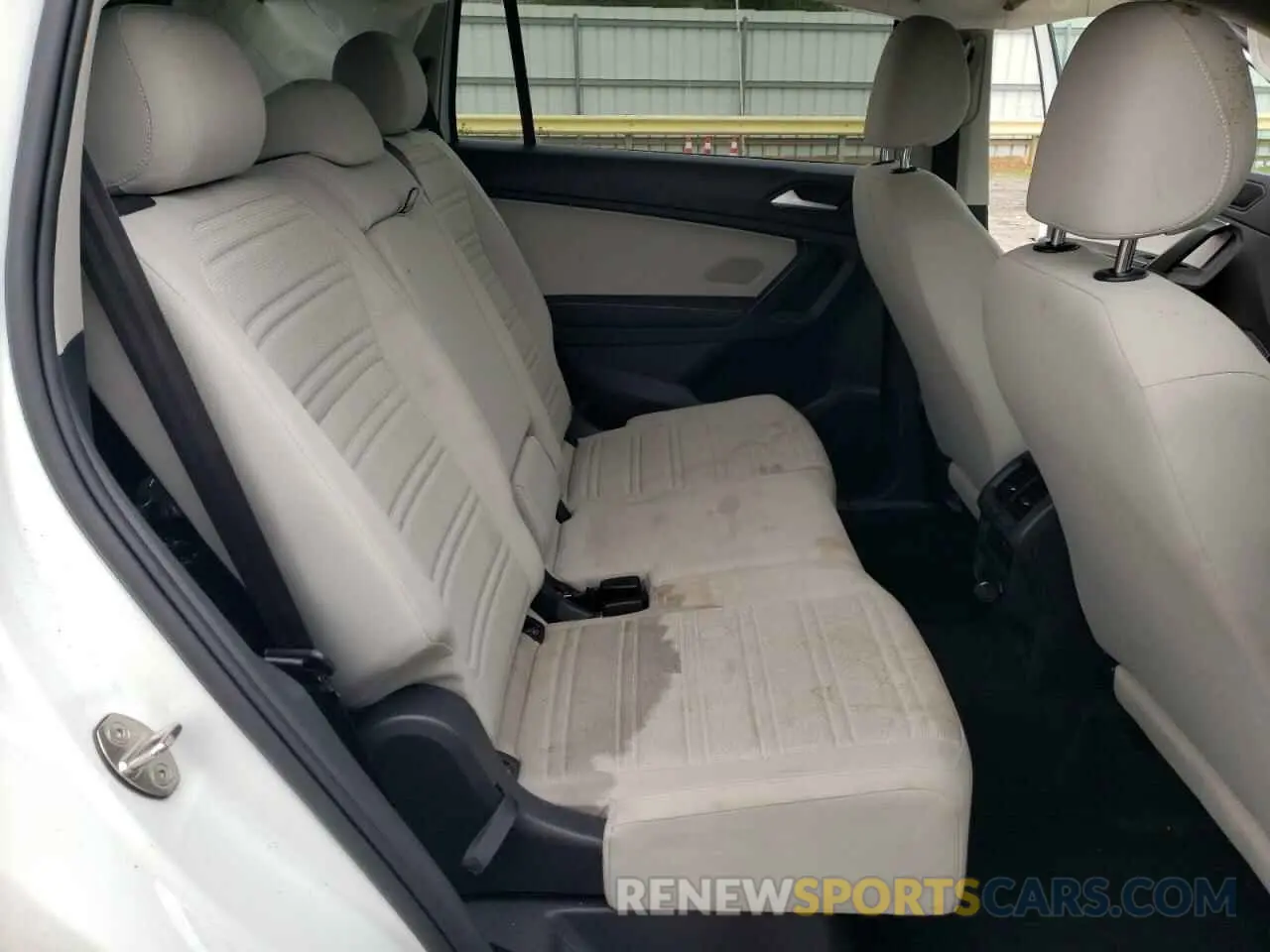 11 Photograph of a damaged car 3VV1B7AX7NM003261 VOLKSWAGEN TIGUAN 2022