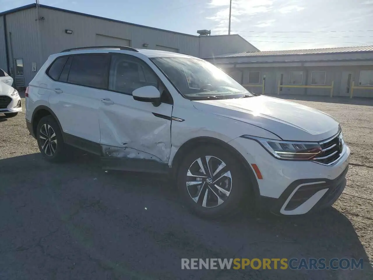 4 Photograph of a damaged car 3VV1B7AX7NM029309 VOLKSWAGEN TIGUAN 2022