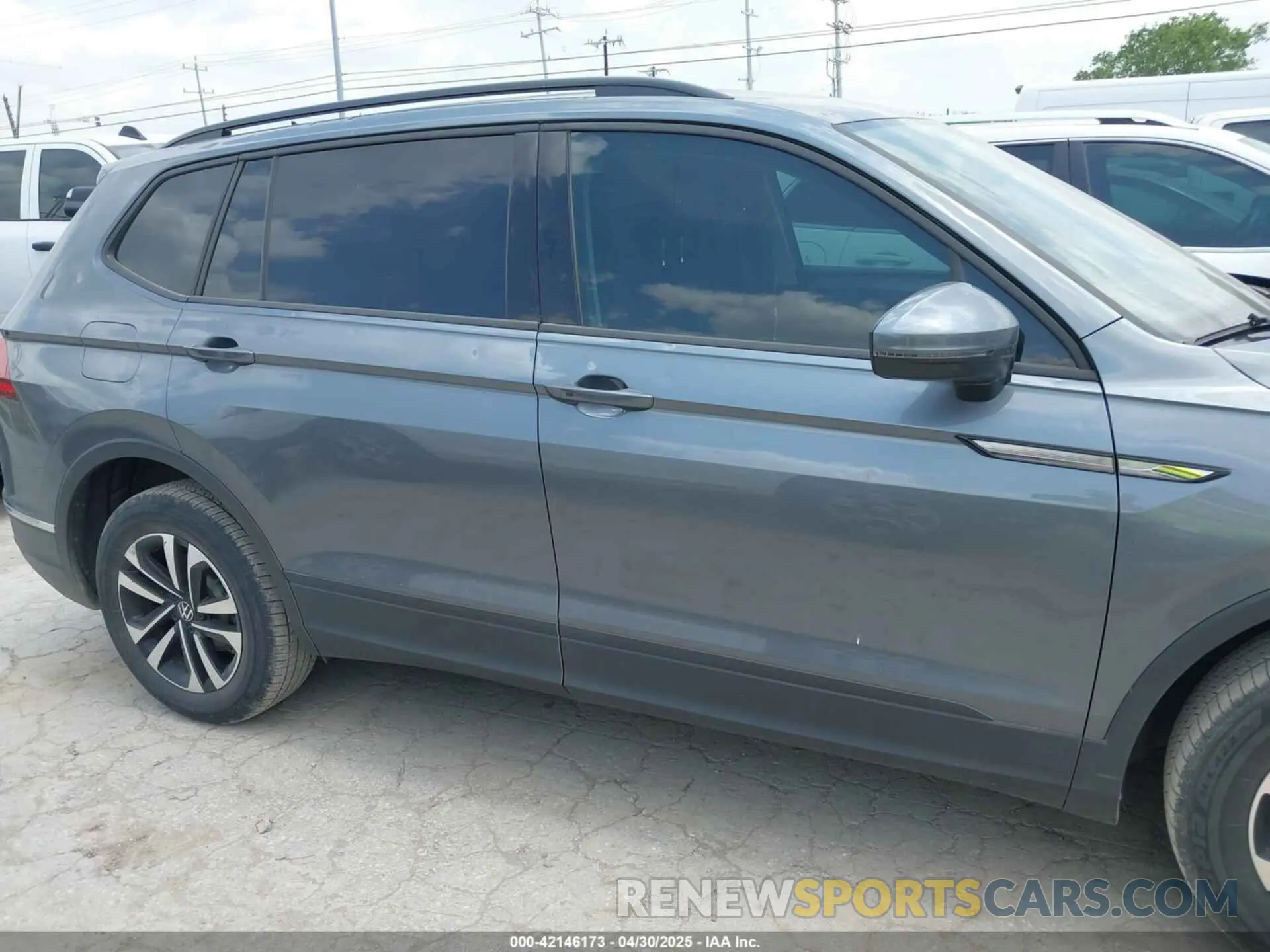 13 Photograph of a damaged car 3VV1B7AX7NM051259 VOLKSWAGEN TIGUAN 2022