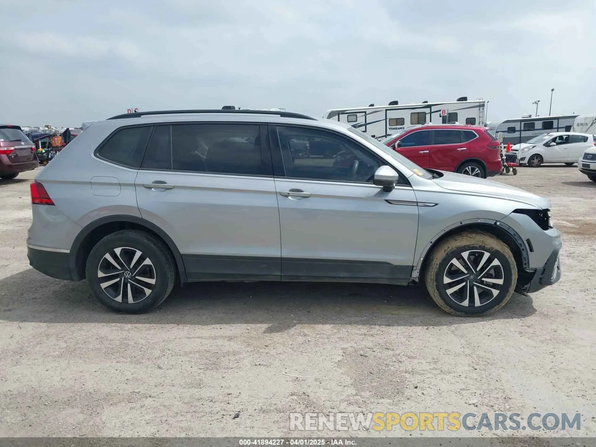 13 Photograph of a damaged car 3VV1B7AX8NM106849 VOLKSWAGEN TIGUAN 2022