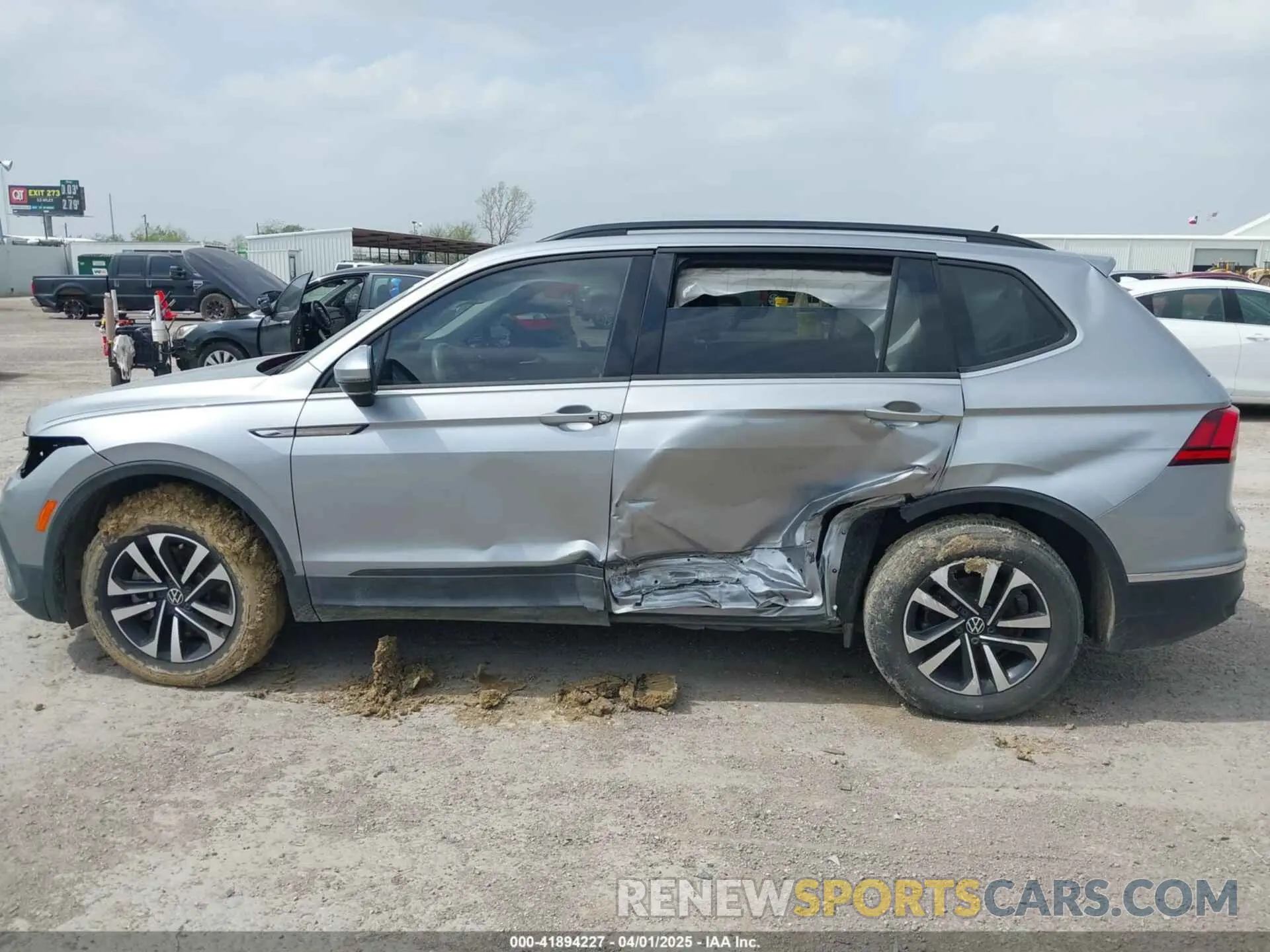 14 Photograph of a damaged car 3VV1B7AX8NM106849 VOLKSWAGEN TIGUAN 2022