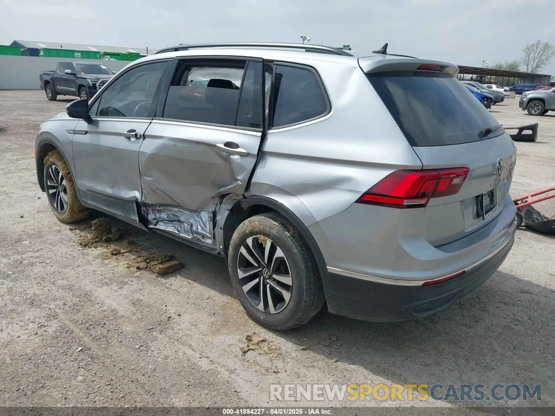 3 Photograph of a damaged car 3VV1B7AX8NM106849 VOLKSWAGEN TIGUAN 2022
