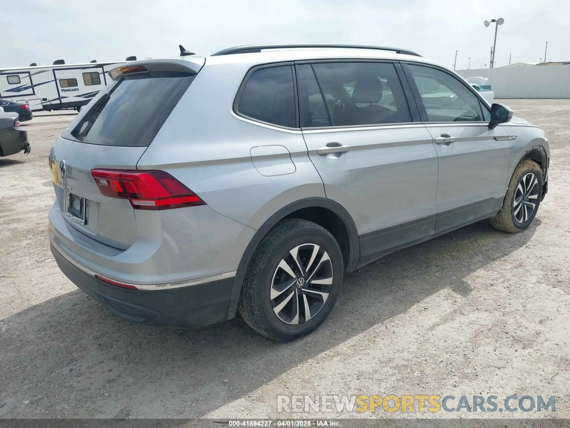 4 Photograph of a damaged car 3VV1B7AX8NM106849 VOLKSWAGEN TIGUAN 2022