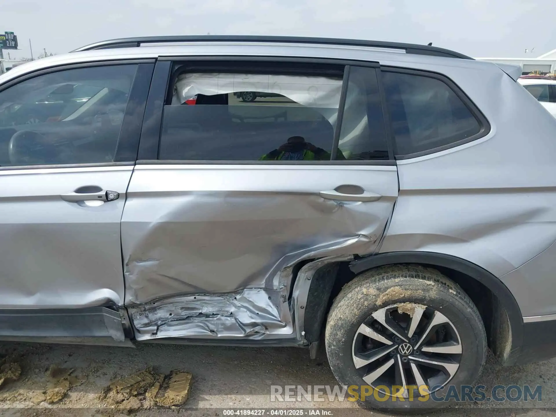 6 Photograph of a damaged car 3VV1B7AX8NM106849 VOLKSWAGEN TIGUAN 2022