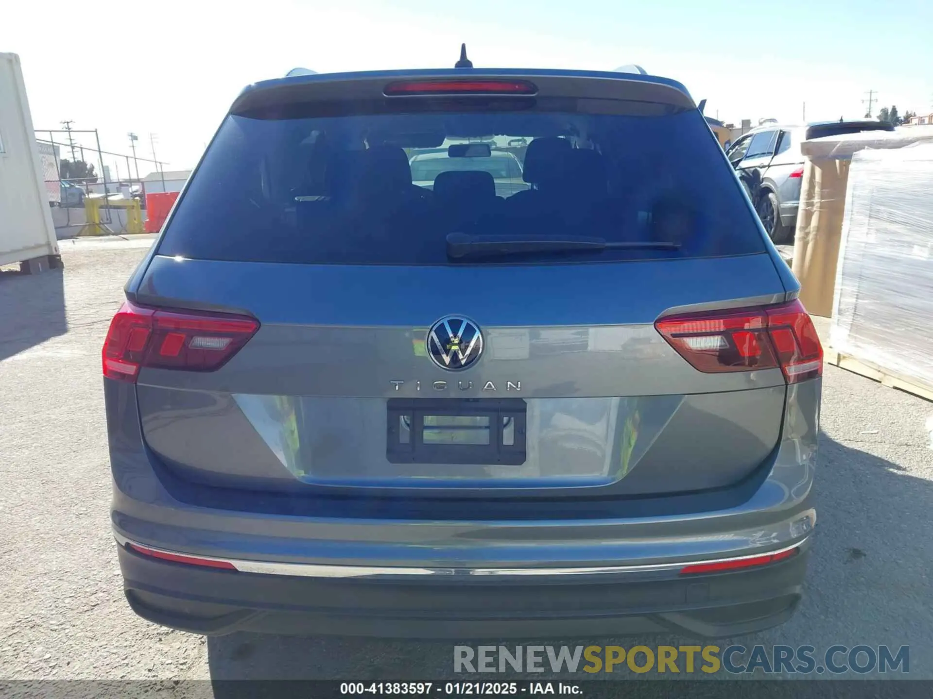 17 Photograph of a damaged car 3VV1B7AX9NM055507 VOLKSWAGEN TIGUAN 2022