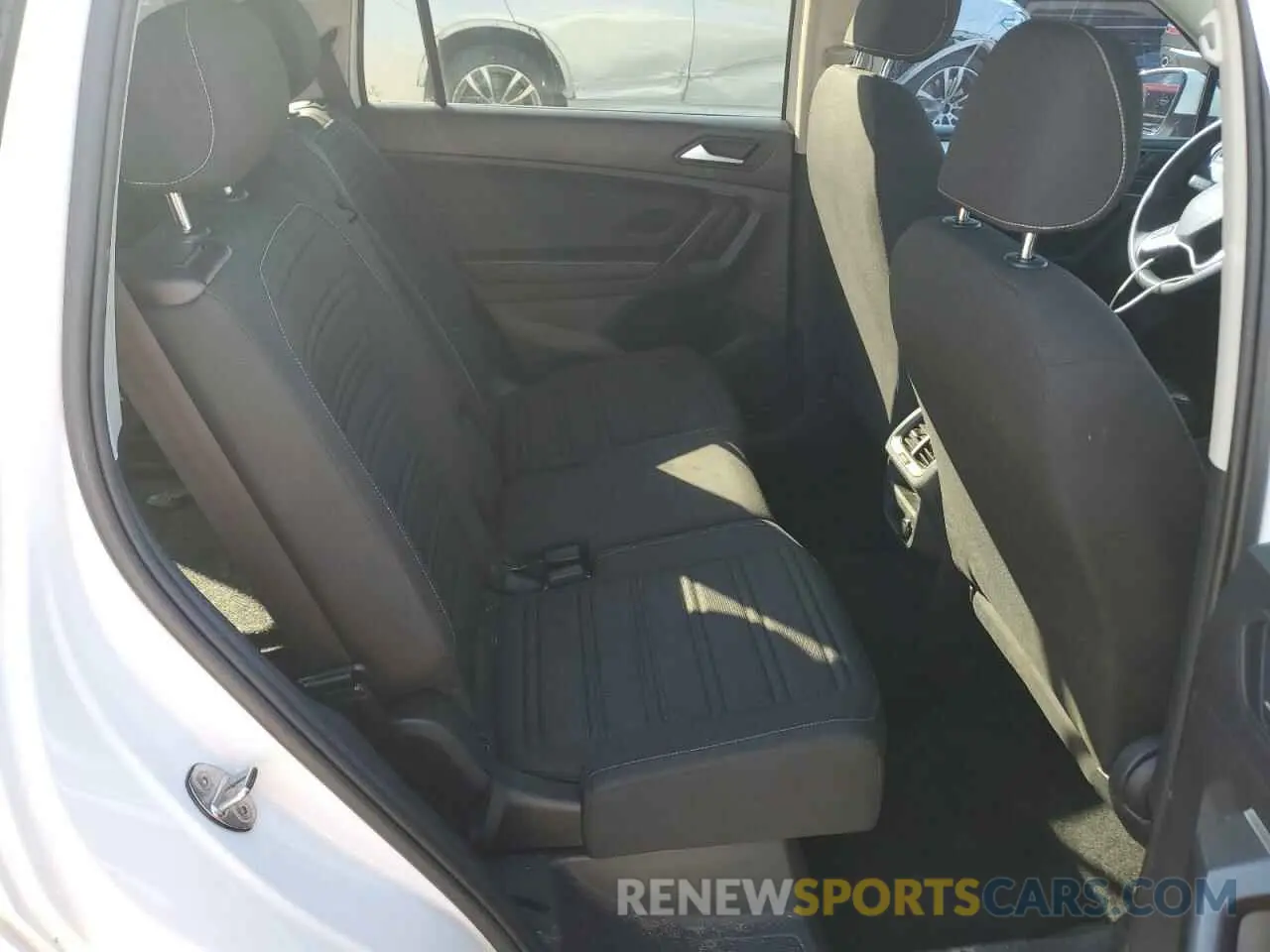 11 Photograph of a damaged car 3VV1B7AXXNM113849 VOLKSWAGEN TIGUAN 2022