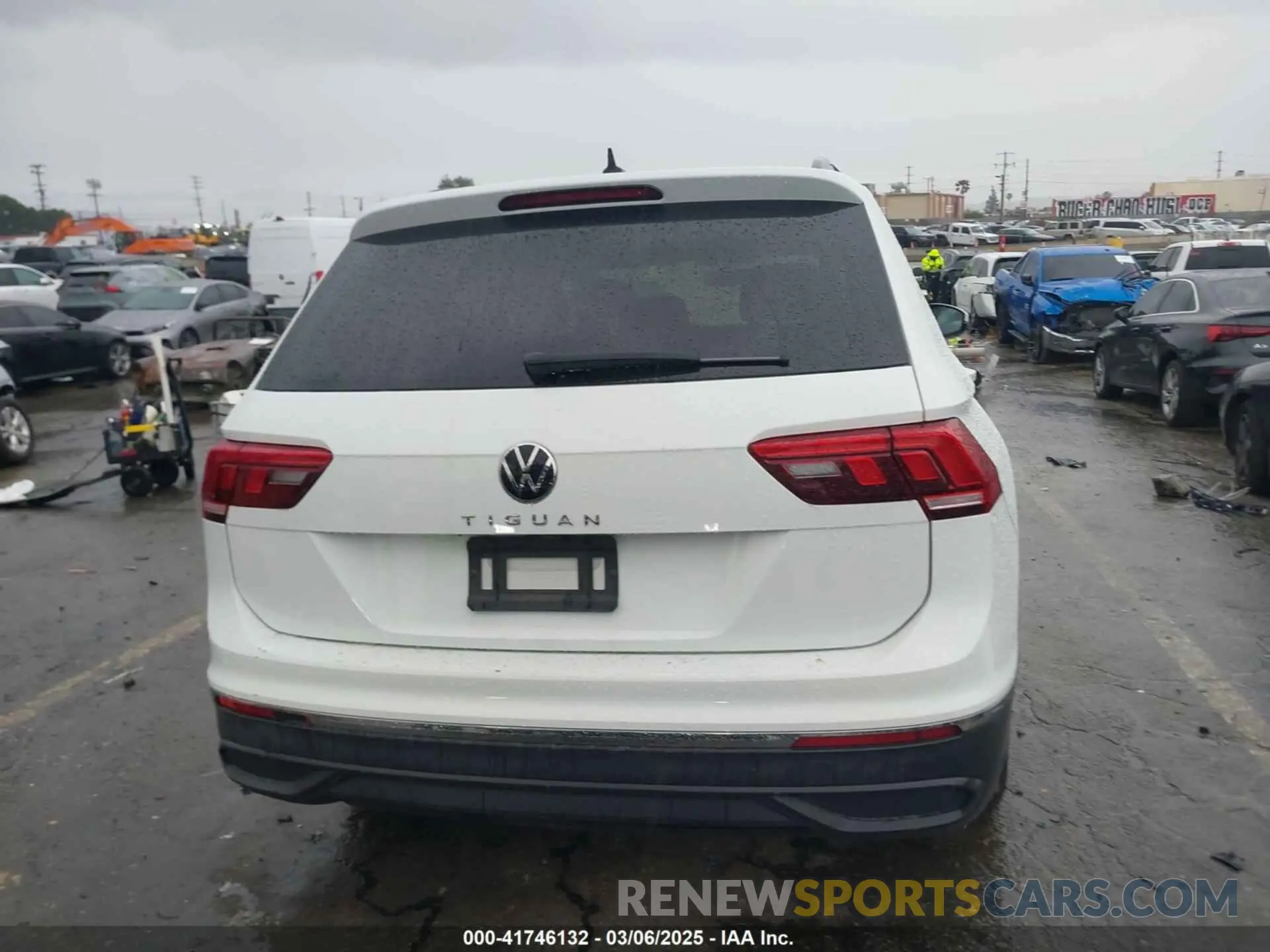 17 Photograph of a damaged car 3VV1B7AXXNM149461 VOLKSWAGEN TIGUAN 2022