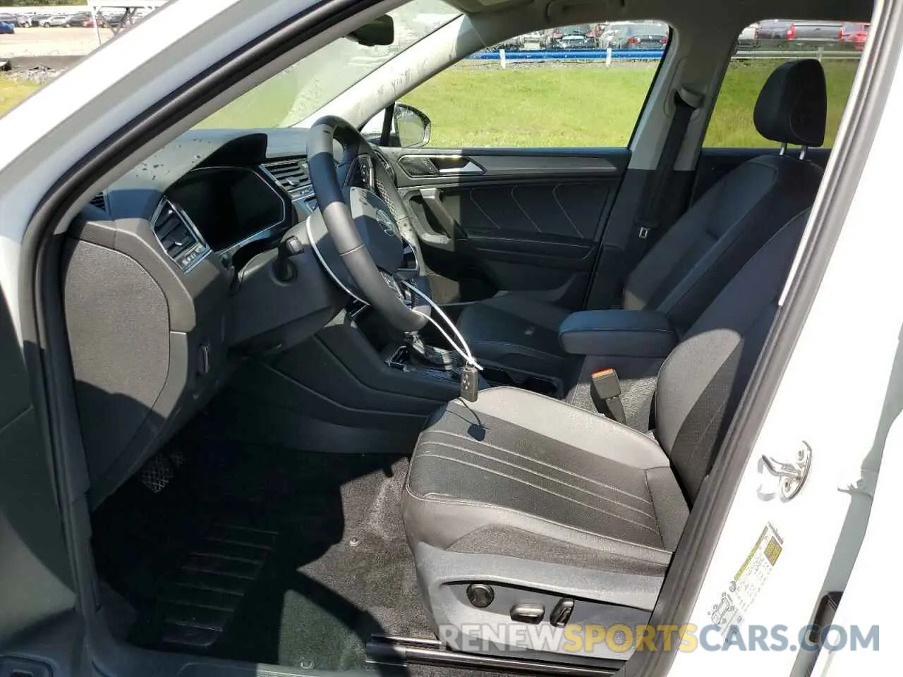 7 Photograph of a damaged car 3VV2B7AX0NM038924 VOLKSWAGEN TIGUAN 2022
