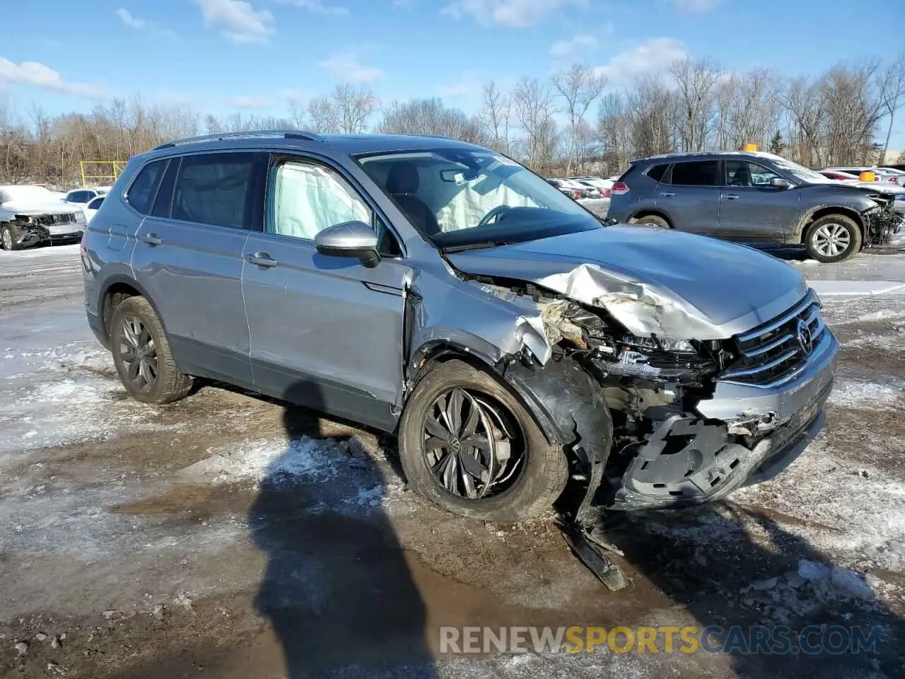 4 Photograph of a damaged car 3VV2B7AX0NM061376 VOLKSWAGEN TIGUAN 2022