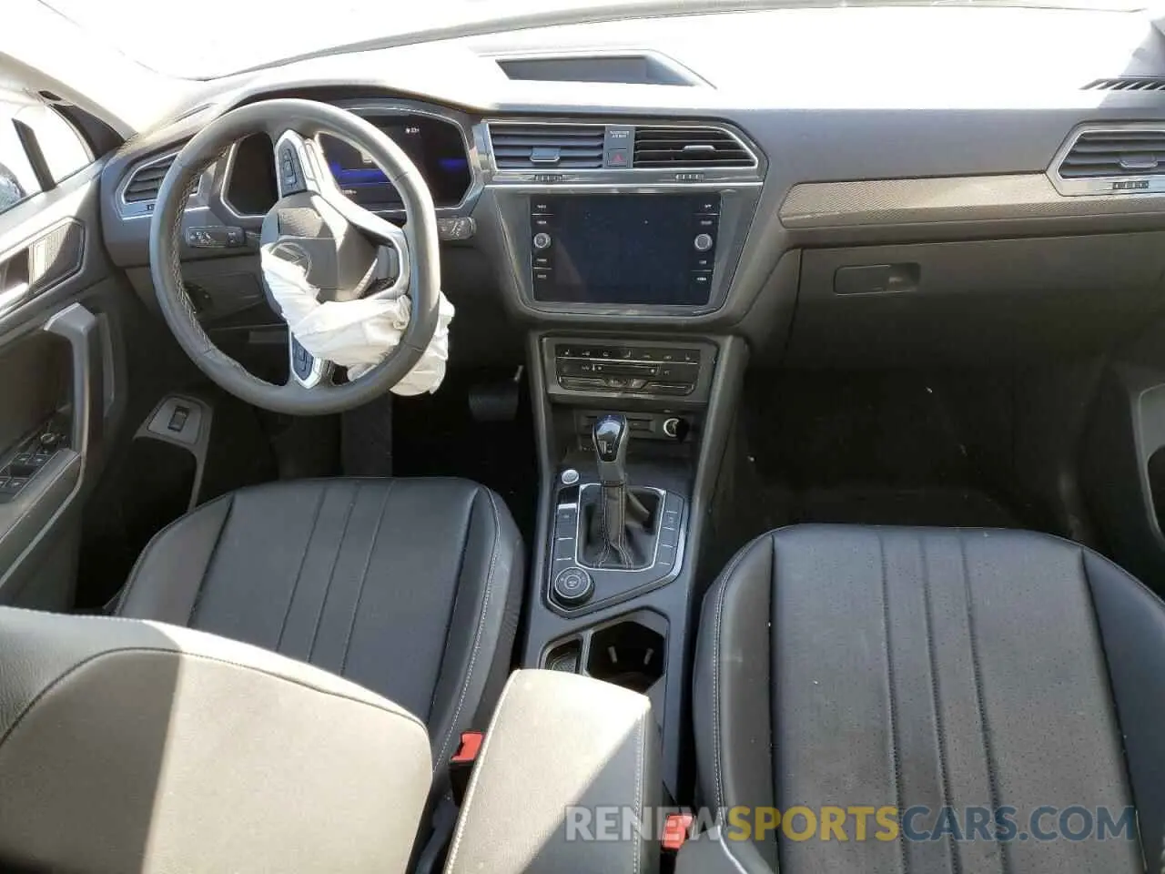 8 Photograph of a damaged car 3VV2B7AX0NM061376 VOLKSWAGEN TIGUAN 2022