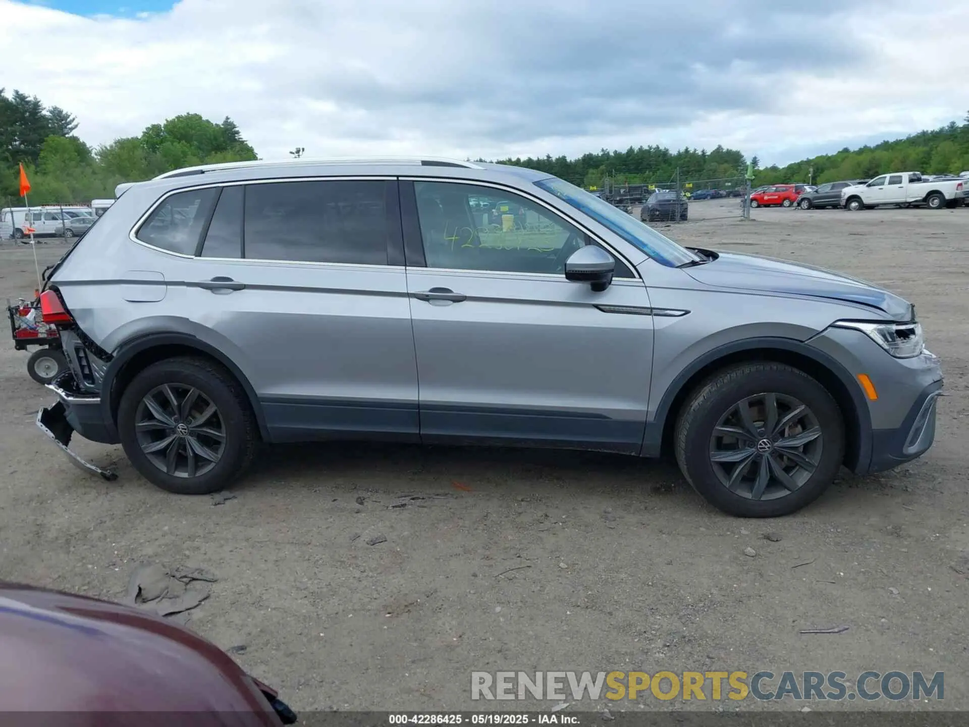 13 Photograph of a damaged car 3VV2B7AX0NM158691 VOLKSWAGEN TIGUAN 2022