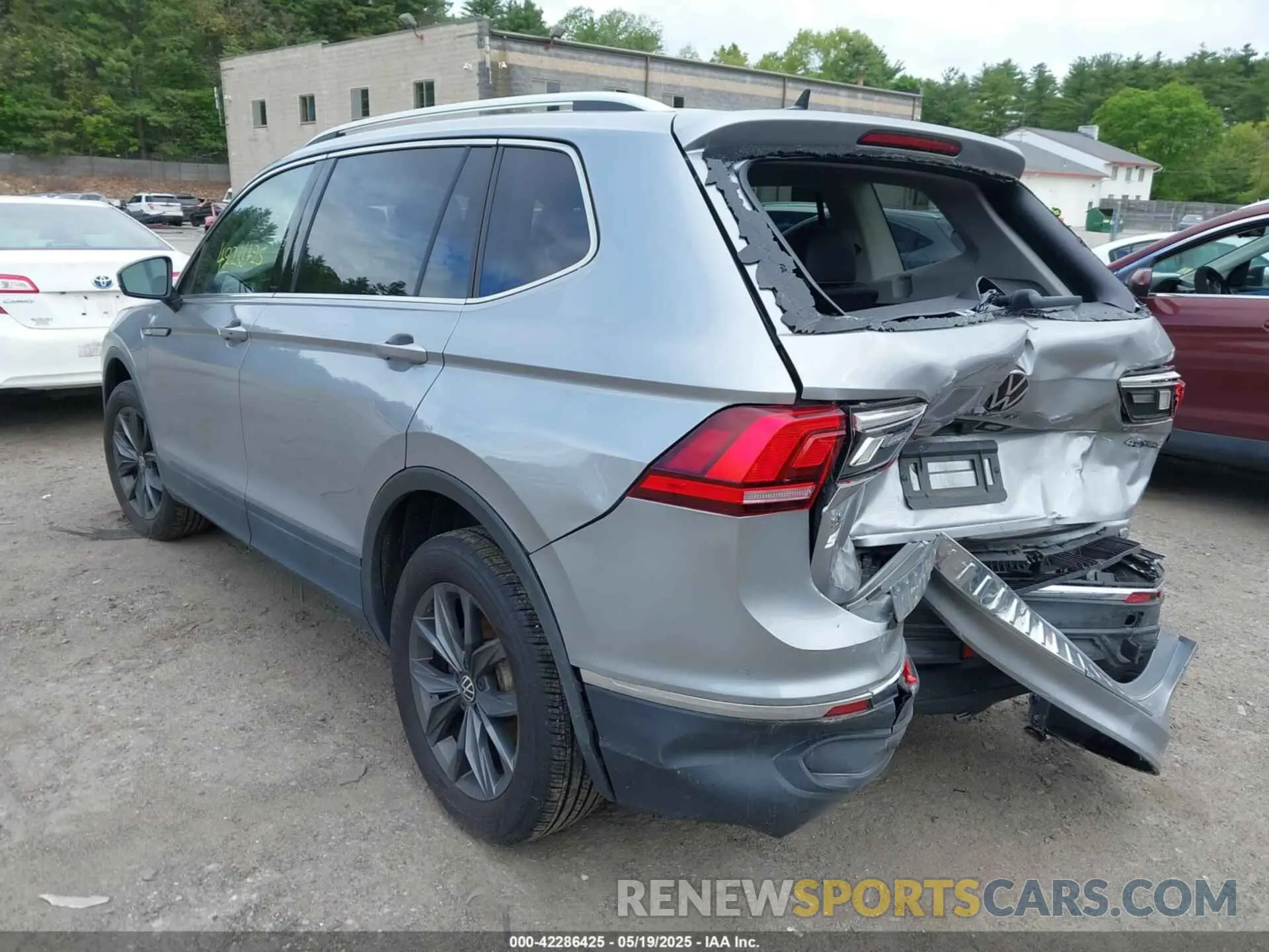 3 Photograph of a damaged car 3VV2B7AX0NM158691 VOLKSWAGEN TIGUAN 2022