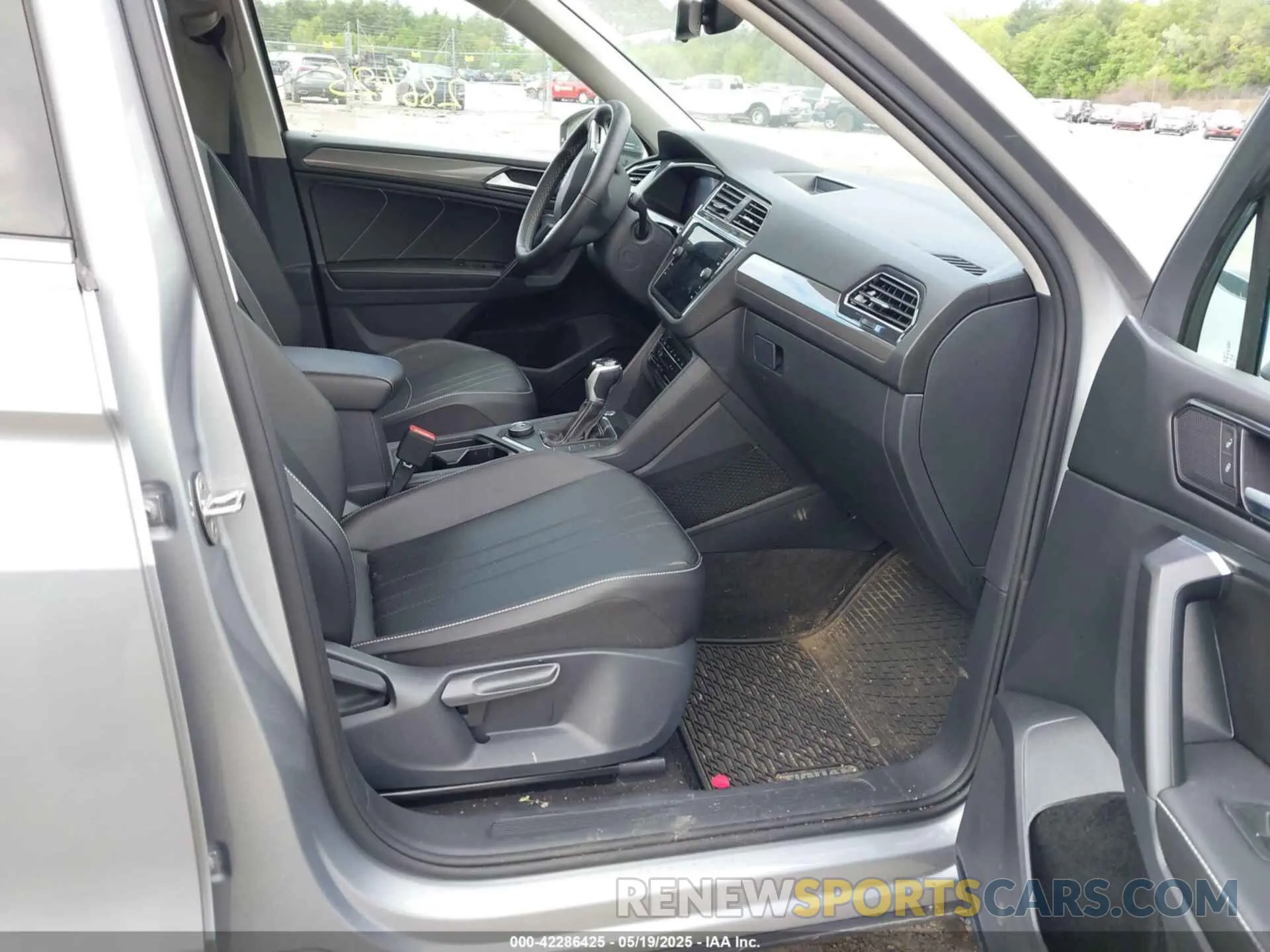 5 Photograph of a damaged car 3VV2B7AX0NM158691 VOLKSWAGEN TIGUAN 2022