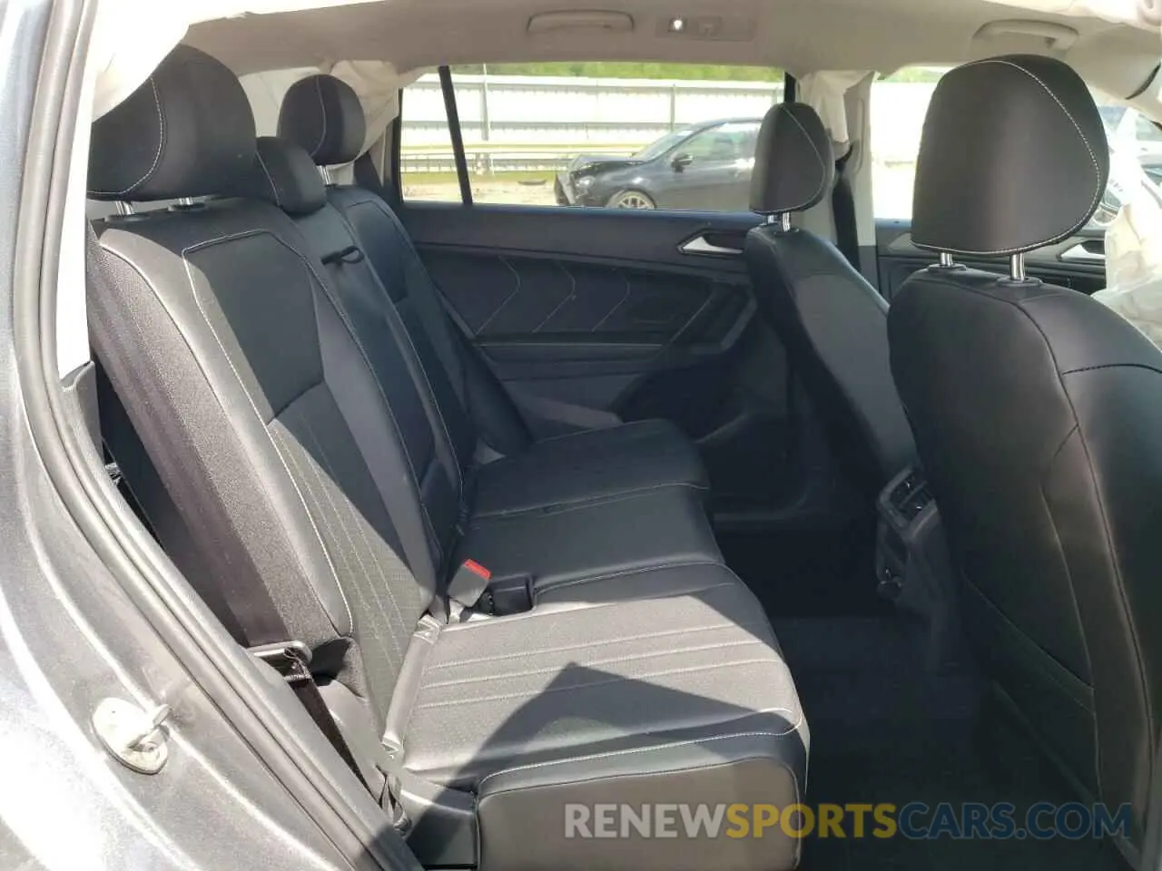 11 Photograph of a damaged car 3VV2B7AX0NM172736 VOLKSWAGEN TIGUAN 2022
