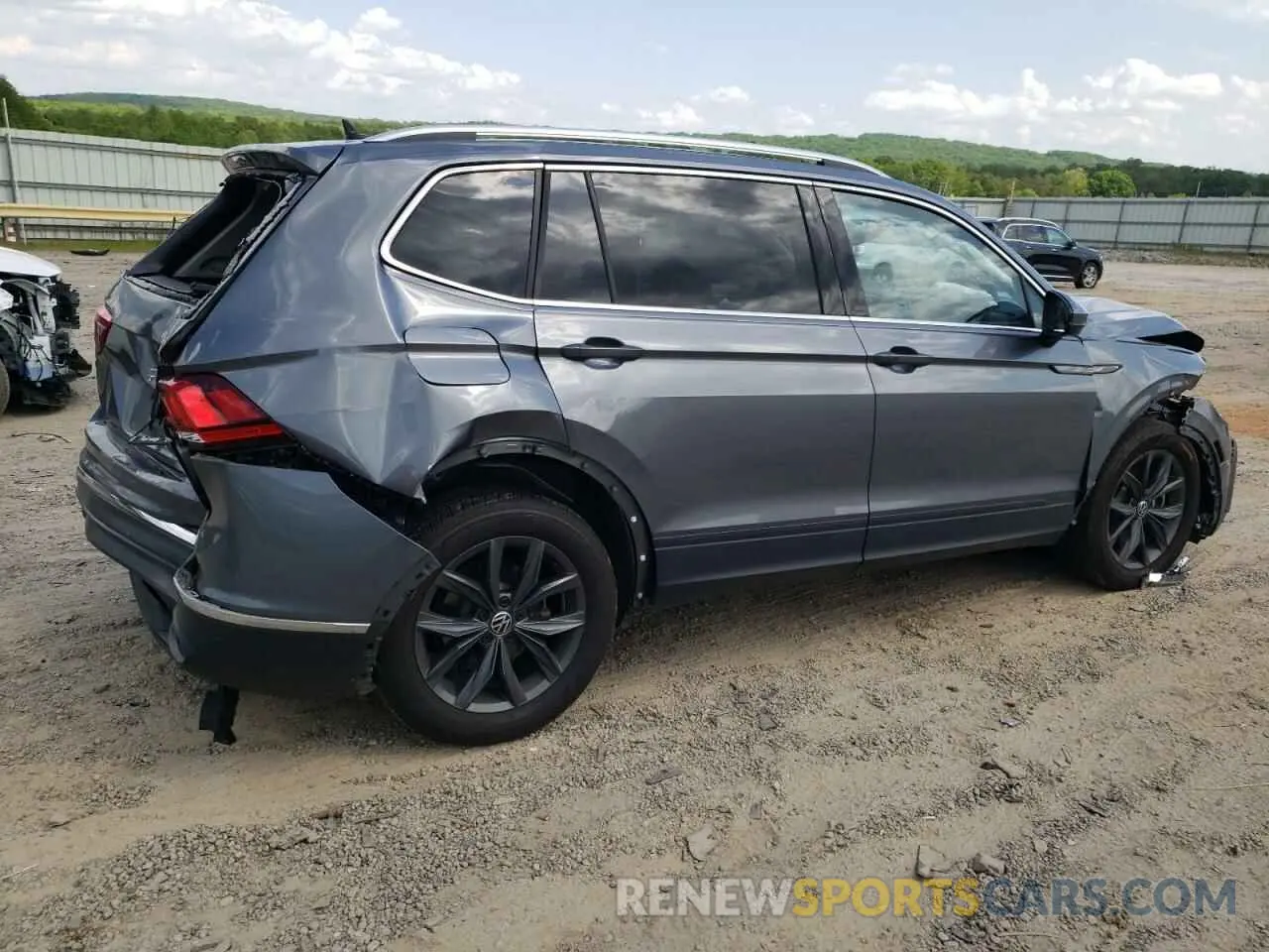 3 Photograph of a damaged car 3VV2B7AX0NM172736 VOLKSWAGEN TIGUAN 2022